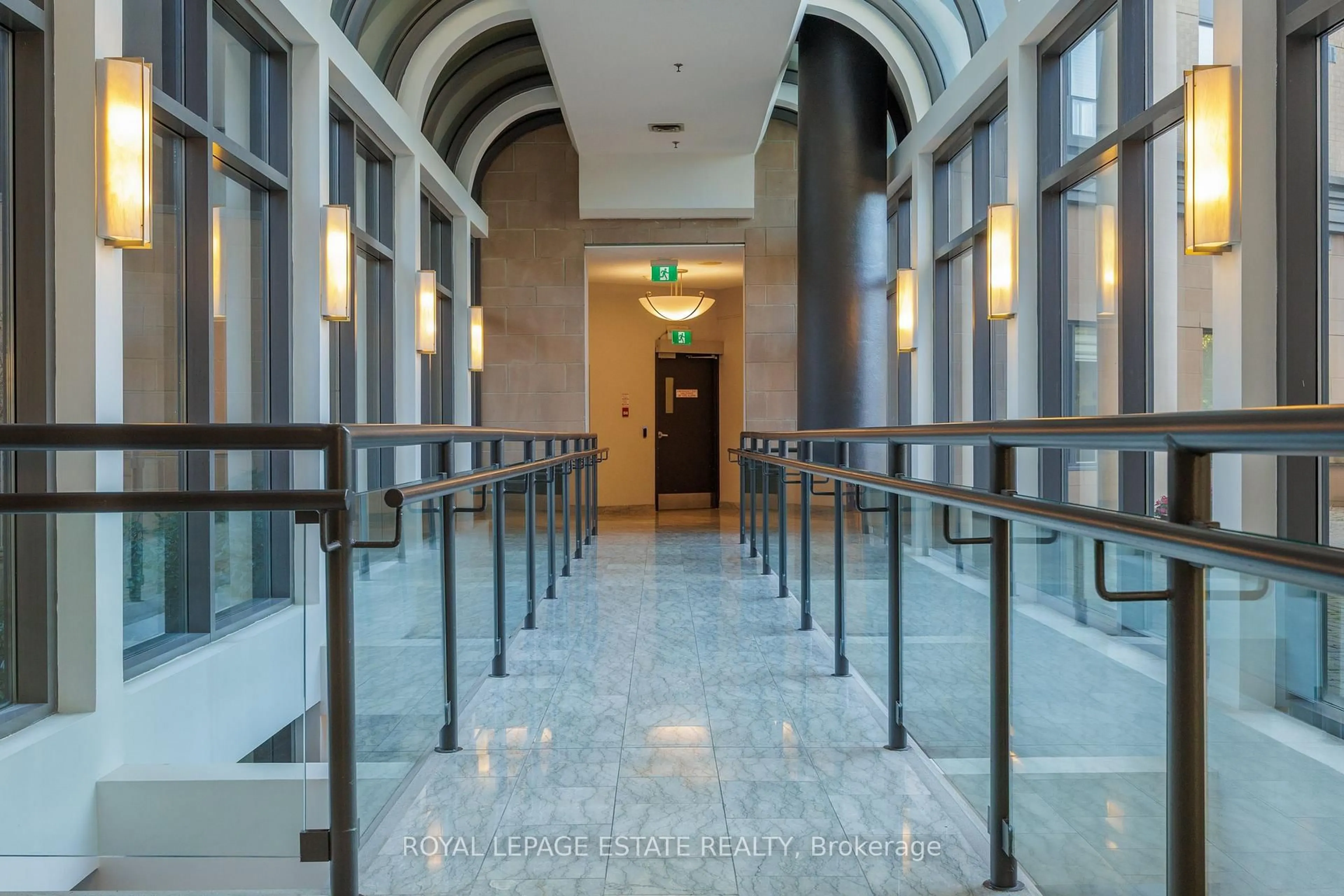 Indoor foyer for 3 Hickory Tree Rd #1903, Toronto Ontario M9N 3W5