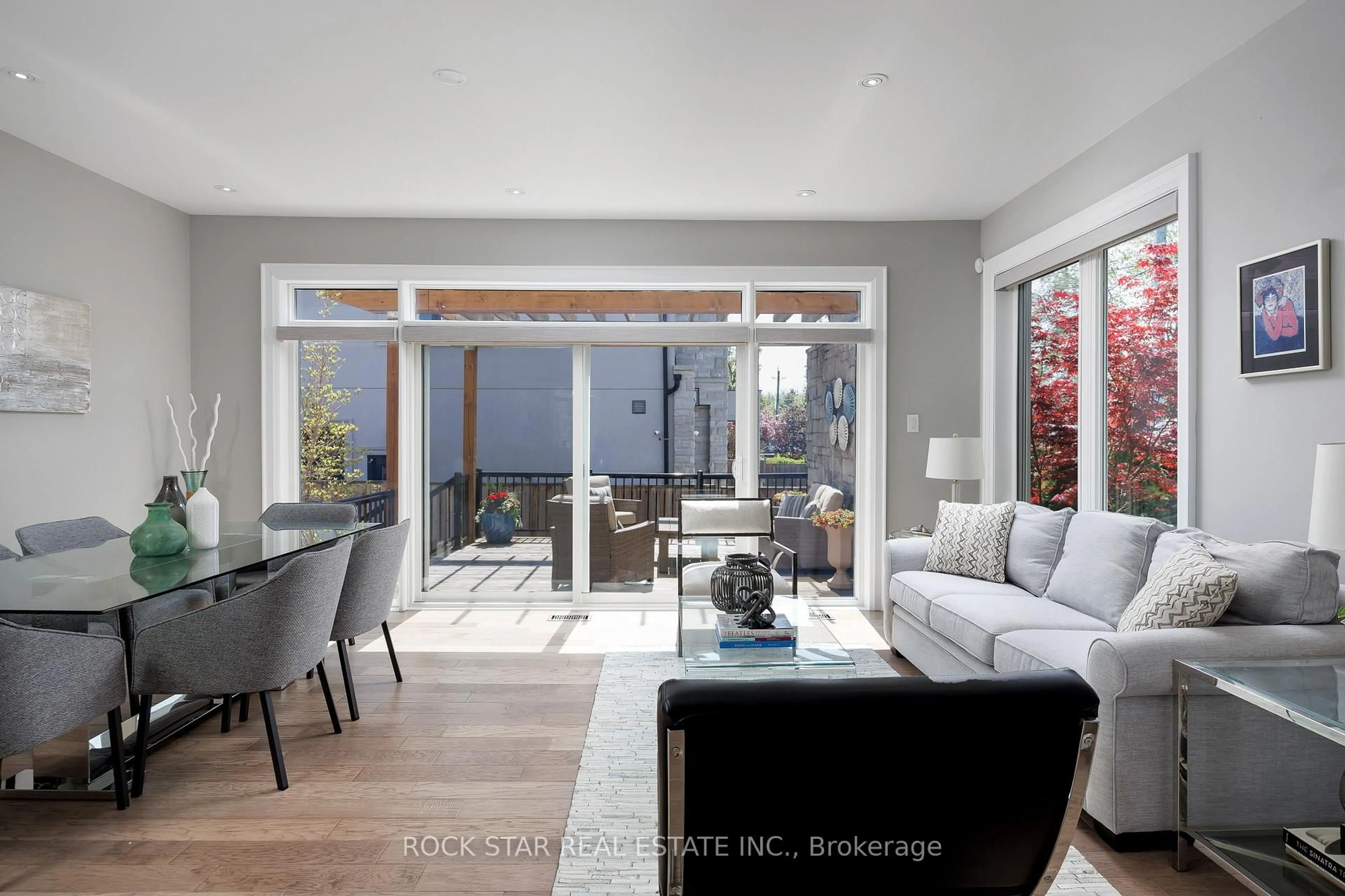 Living room with furniture, unknown for 443 Seabourne Dr, Oakville Ontario L6L 4E9