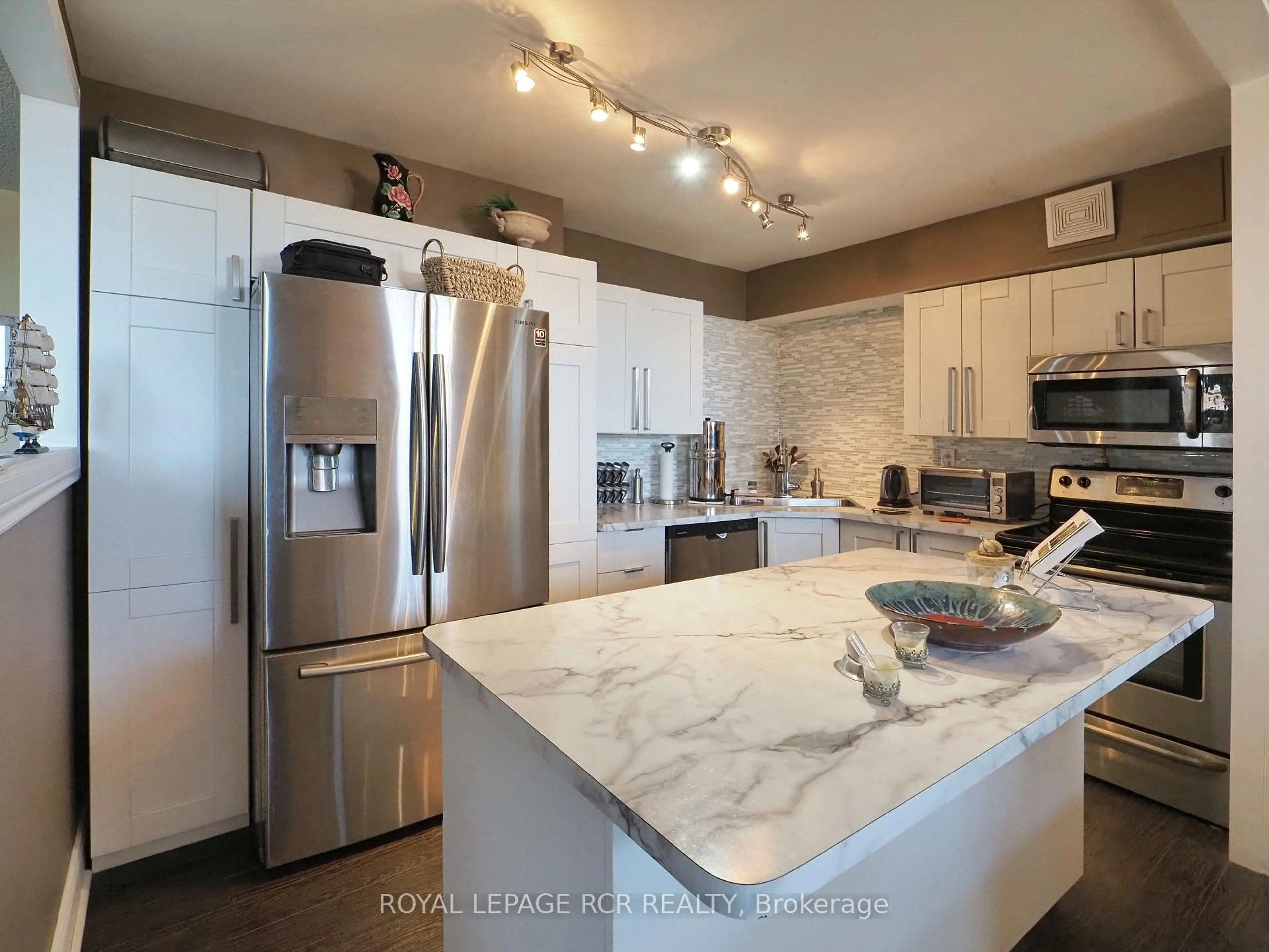 Contemporary kitchen, ceramic/tile floor for 3533 Derry Rd #1003, Mississauga Ontario L4T 1B1