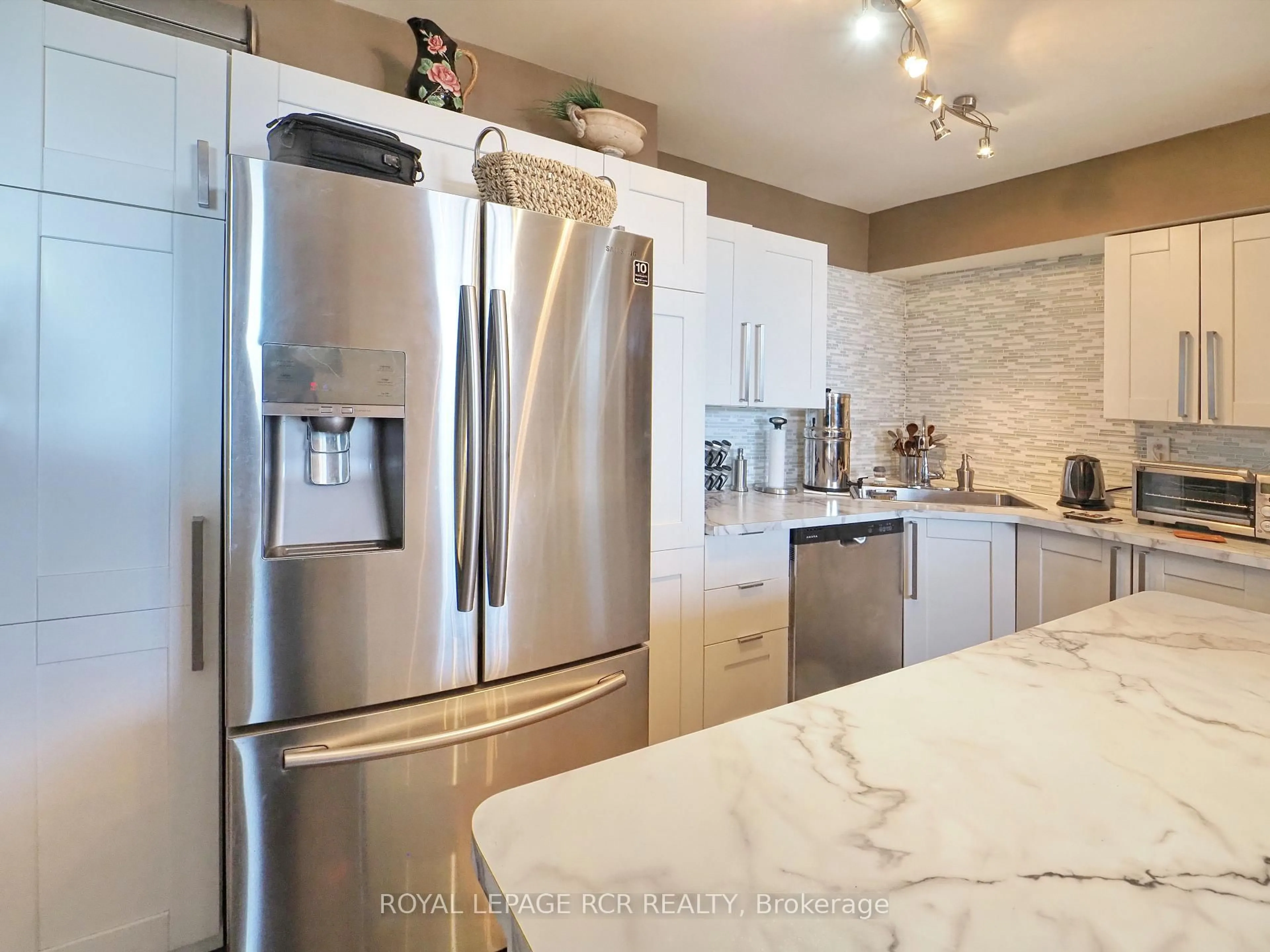 Contemporary kitchen, ceramic/tile floor for 3533 Derry Rd #1003, Mississauga Ontario L4T 1B1