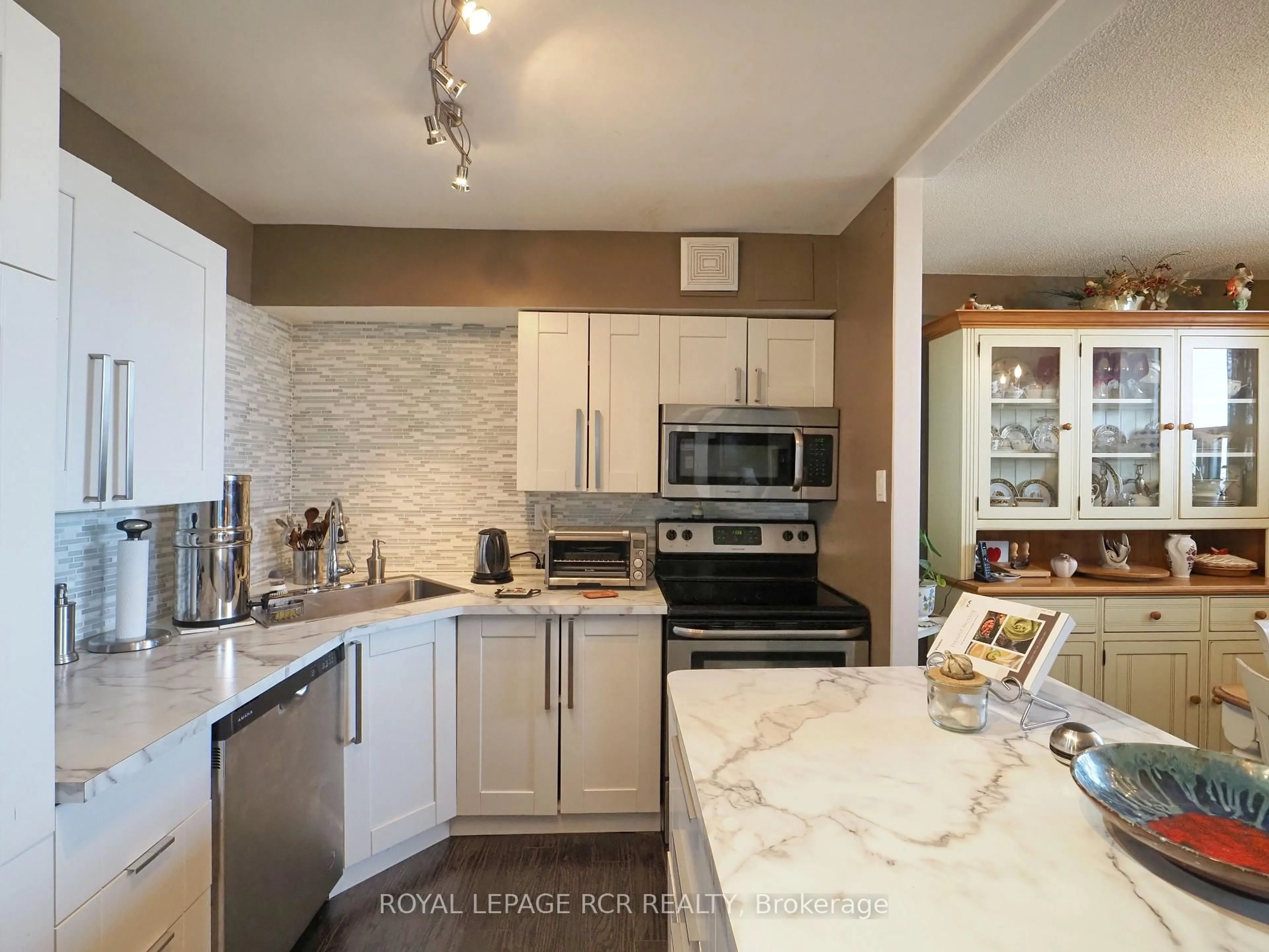 Unknown for 3533 Derry Rd #1003, Mississauga Ontario L4T 1B1