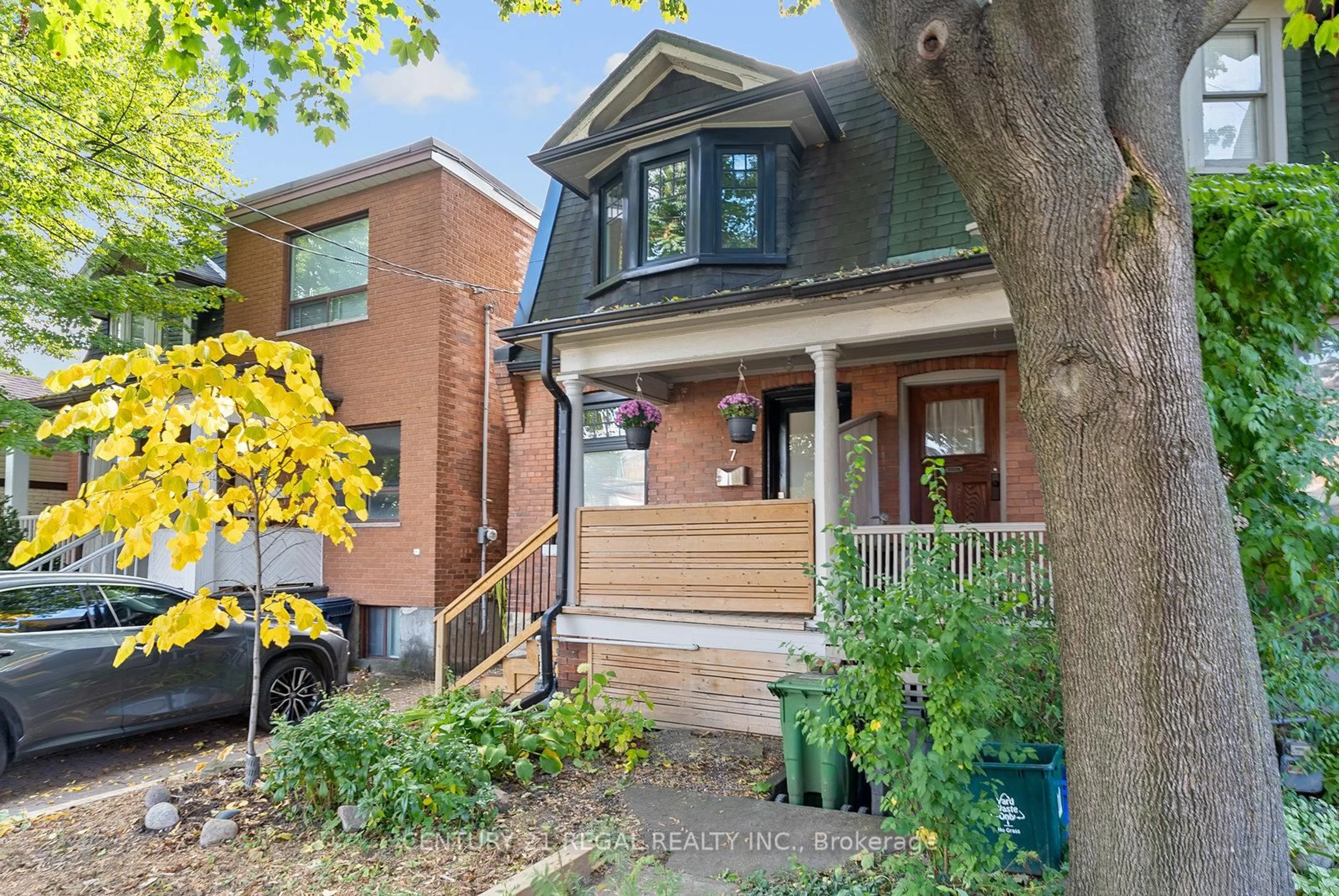 Home with brick exterior material, street for 7 Wallace Ave, Toronto Ontario M6H 1T4