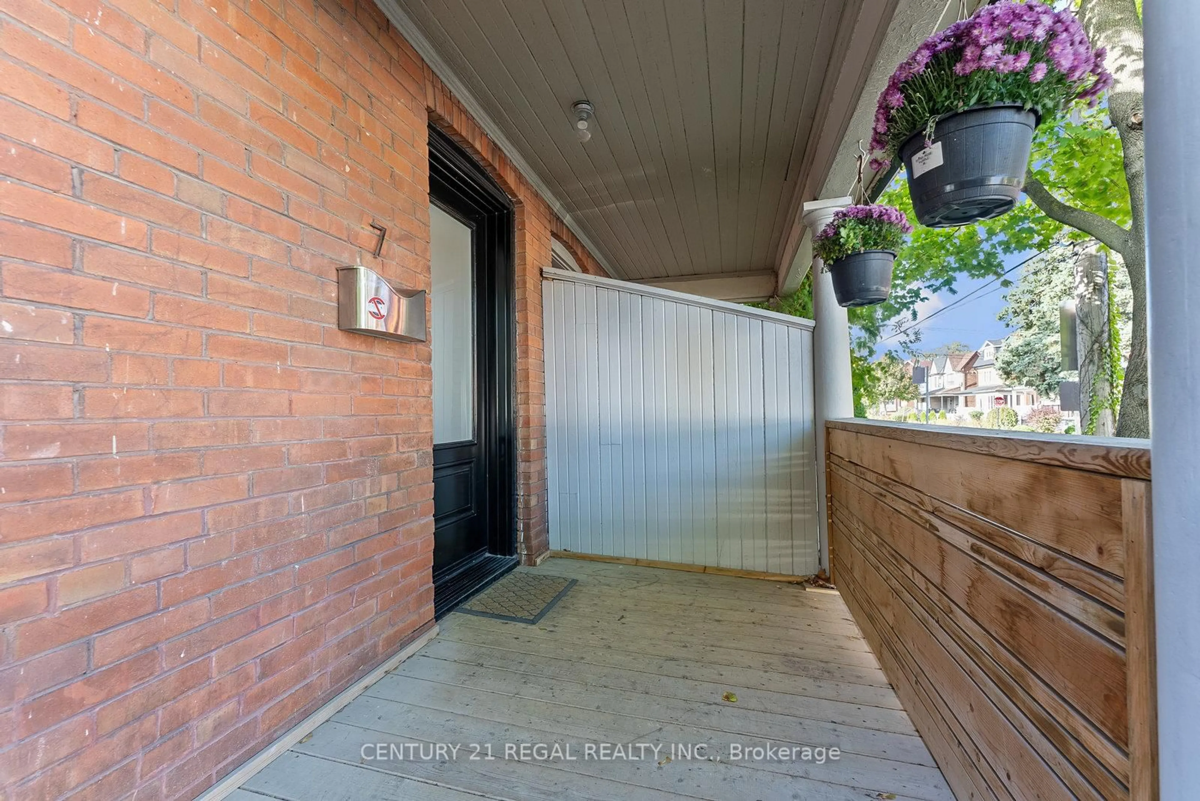 Unknown for 7 Wallace Ave, Toronto Ontario M6H 1T4