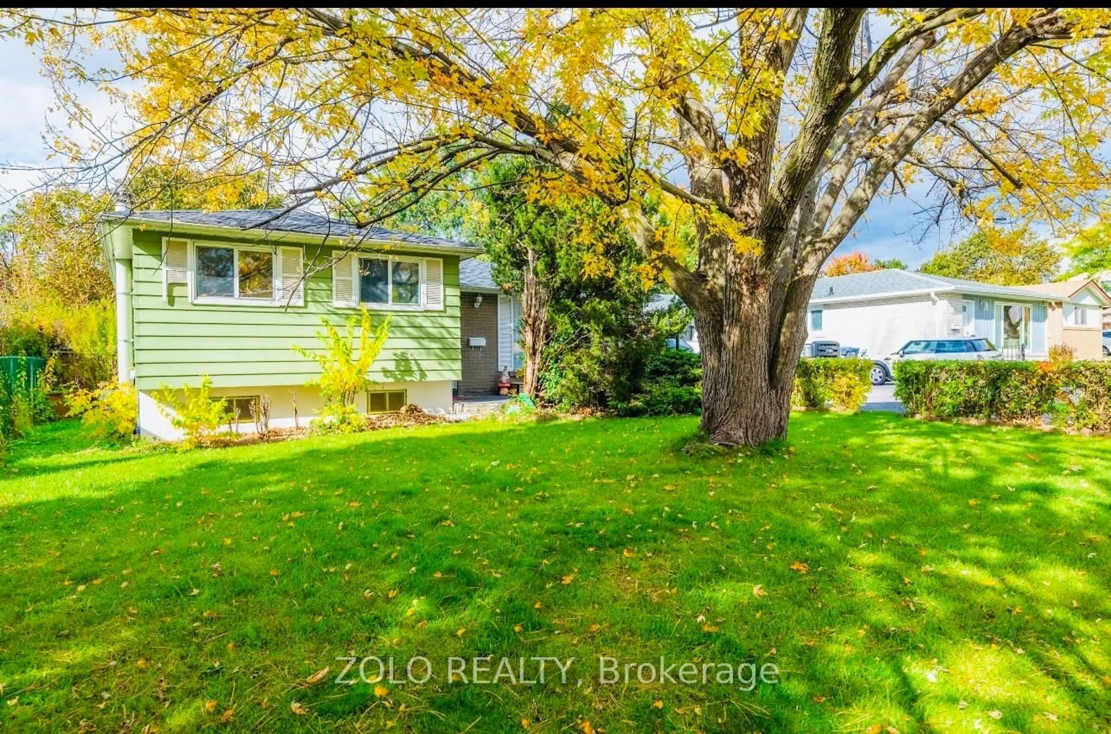 A pic from outside/outdoor area/front of a property/back of a property/a pic from drone, water/lake/river/ocean view for 129 Folkstone Cres, Brampton Ontario L6T 3M6