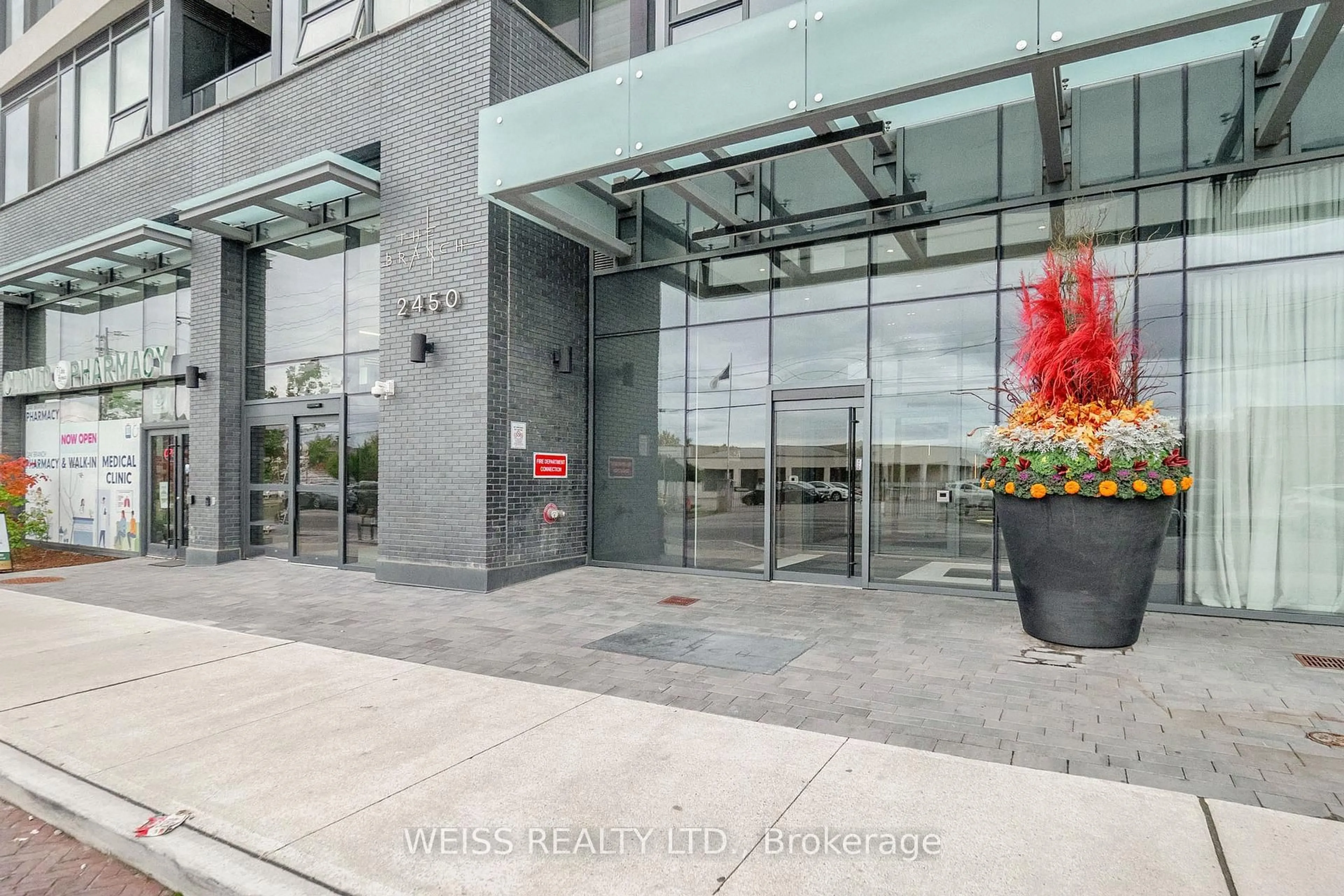 Indoor foyer for 2450 Old Bronte Rd #234, Oakville Ontario L6M 5P6