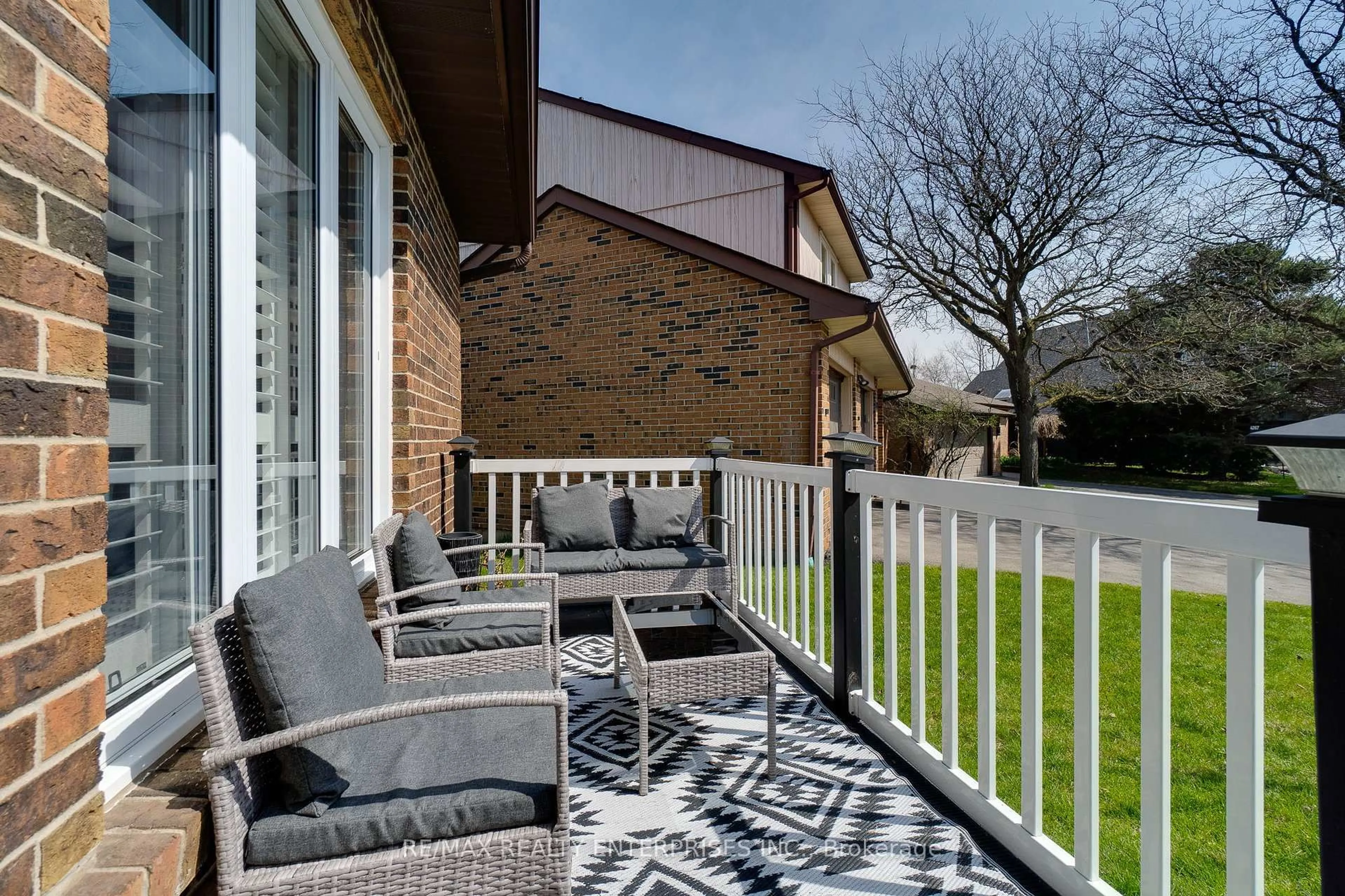 Patio, street for 4280 Flitter Crt, Mississauga Ontario L5L 2H8