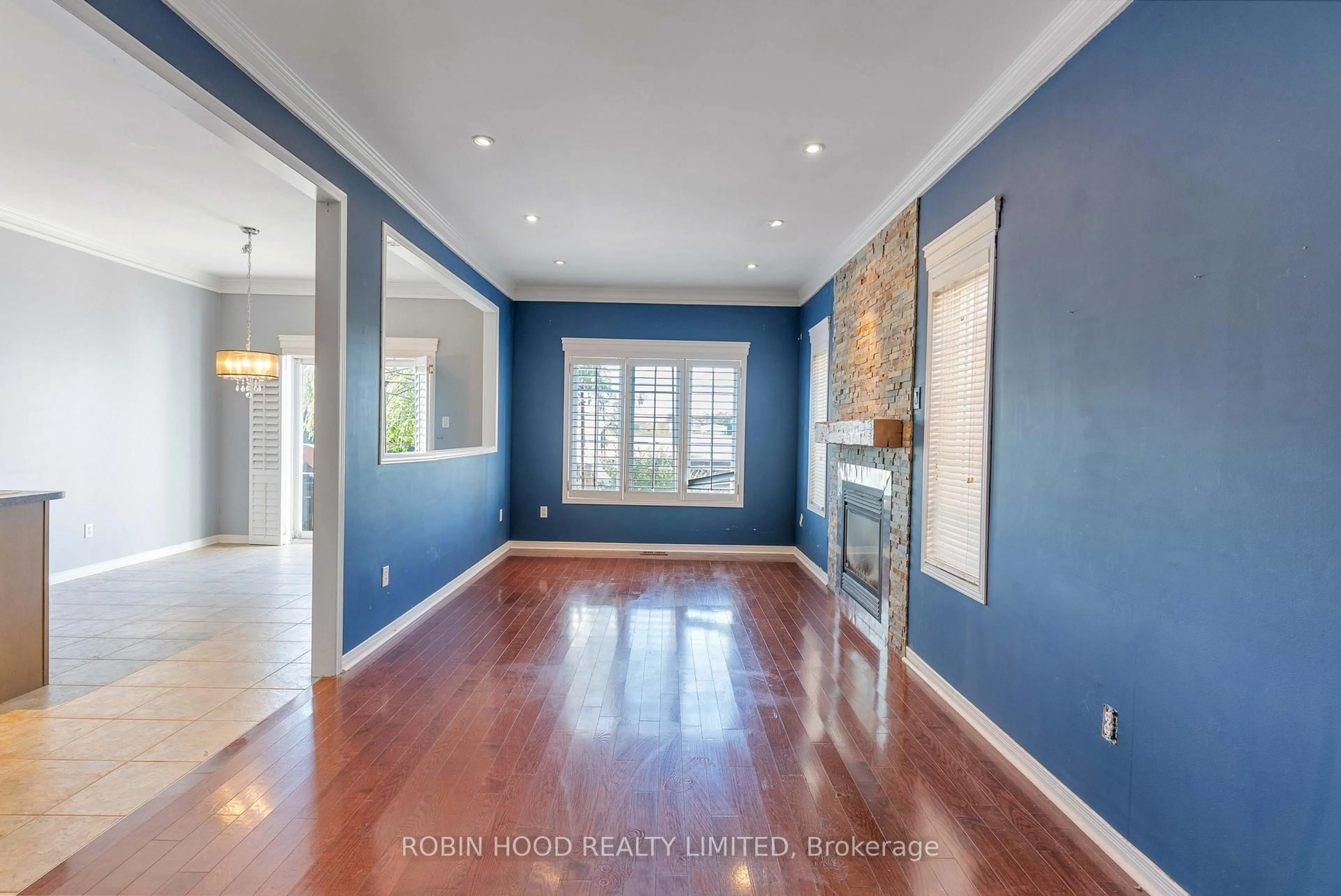 Indoor entryway for 6 Meadowlark Dr, Halton Hills Ontario L7G 6N2