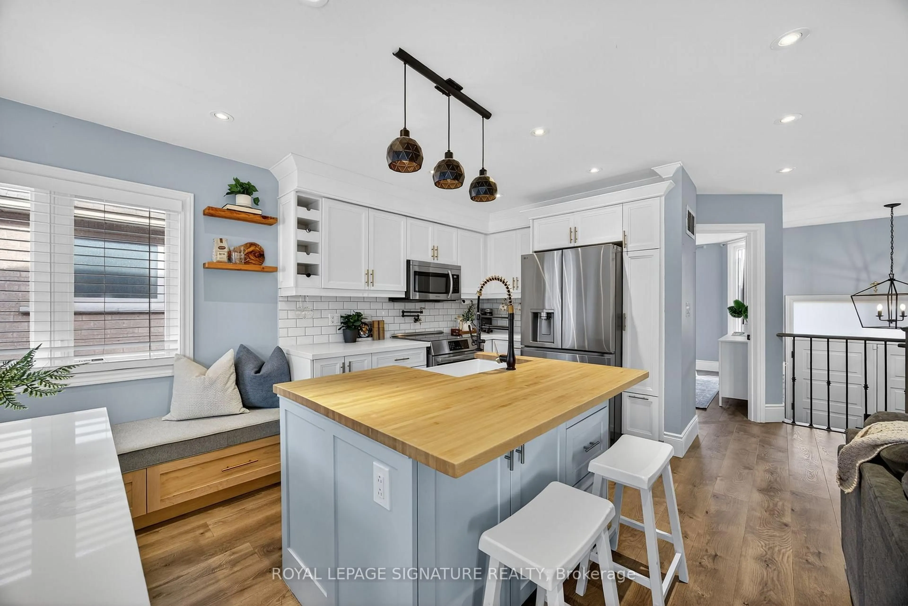 Open concept kitchen, unknown for 62 Gardenia Way, Caledon Ontario L7C 1A8