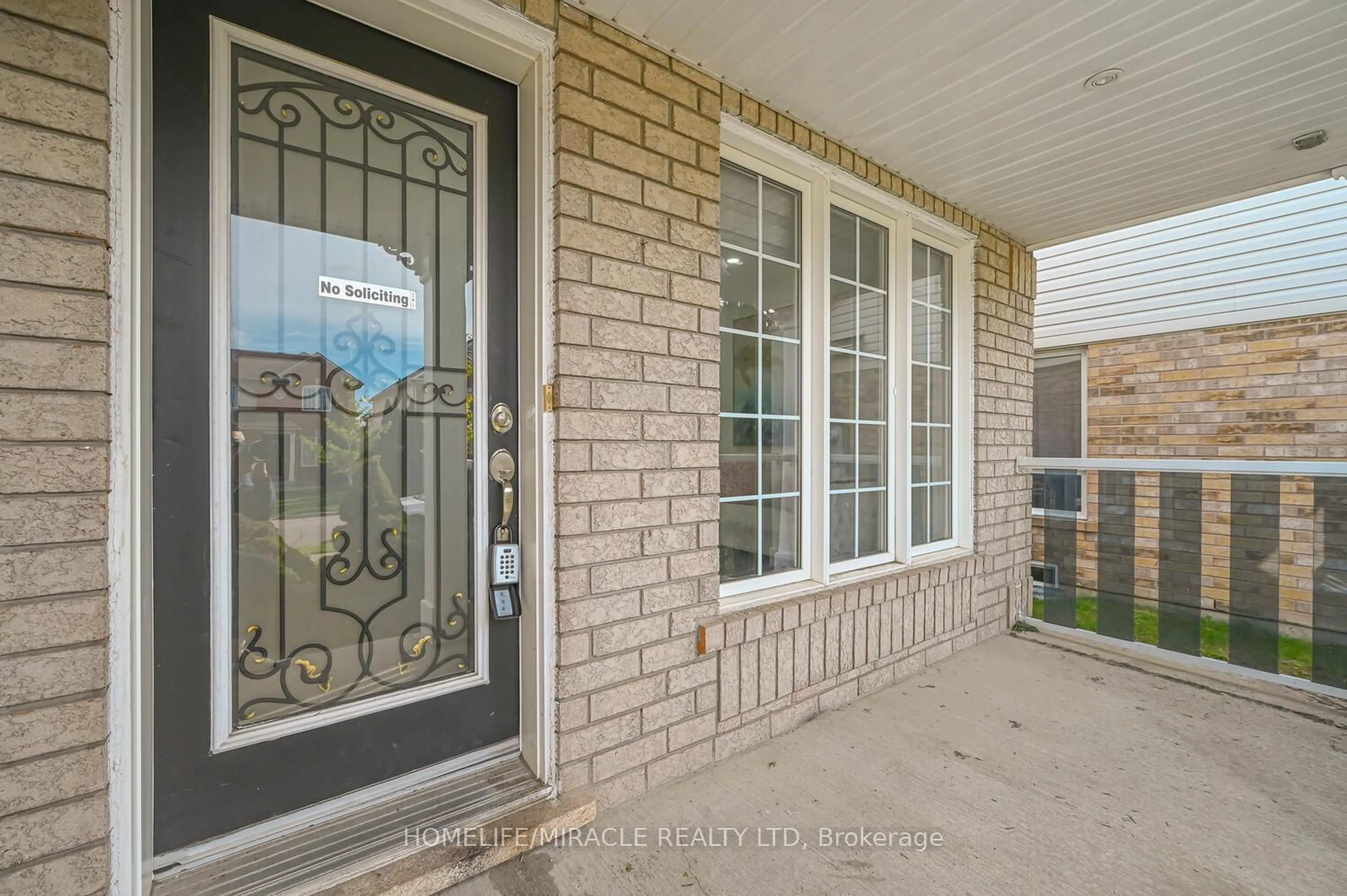 Indoor entryway for 58 Sweetwood Circ, Brampton Ontario L7A 2X7