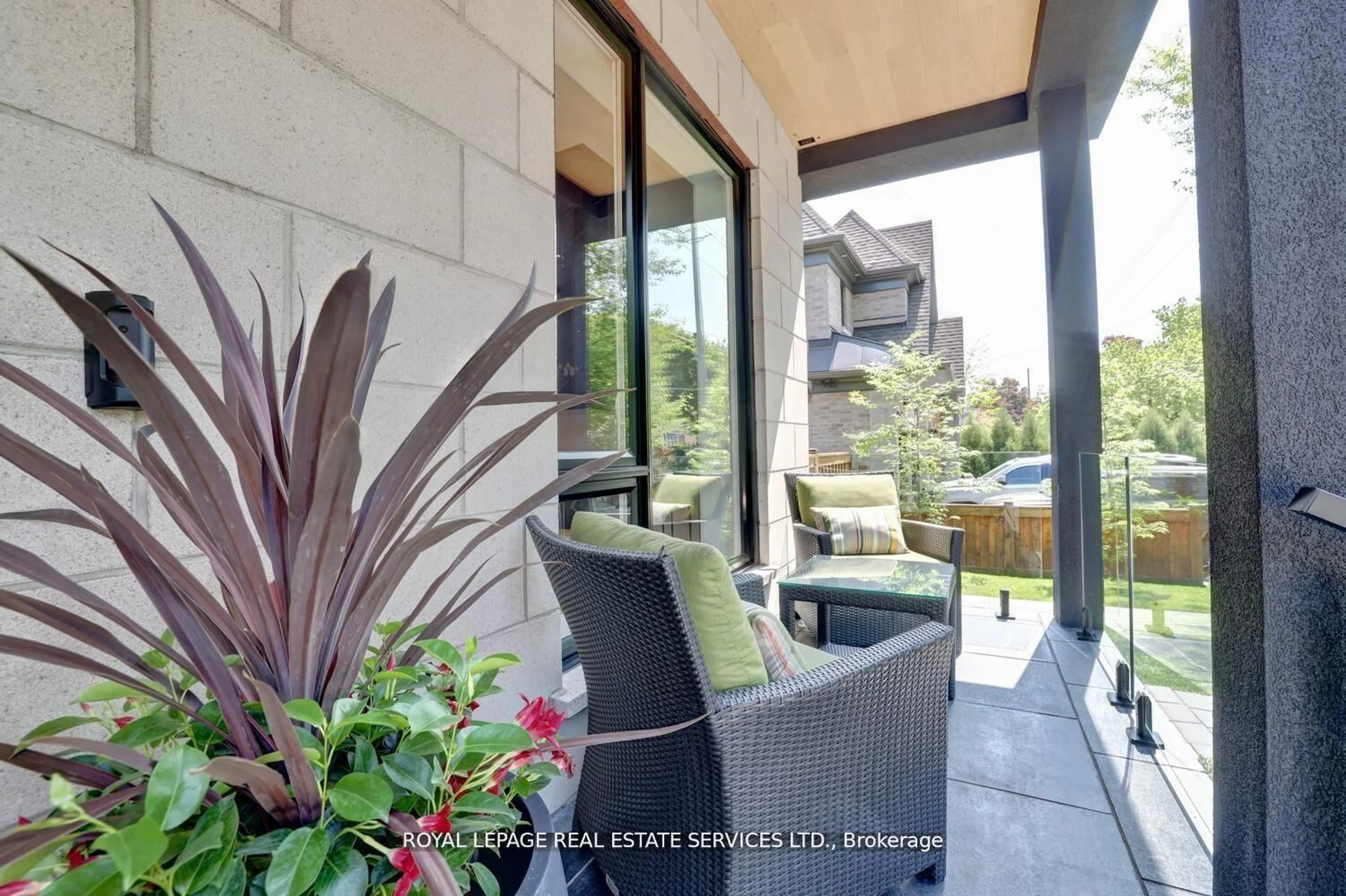 Patio, street for 59 Riverview Hts, Toronto Ontario M9P 2N3