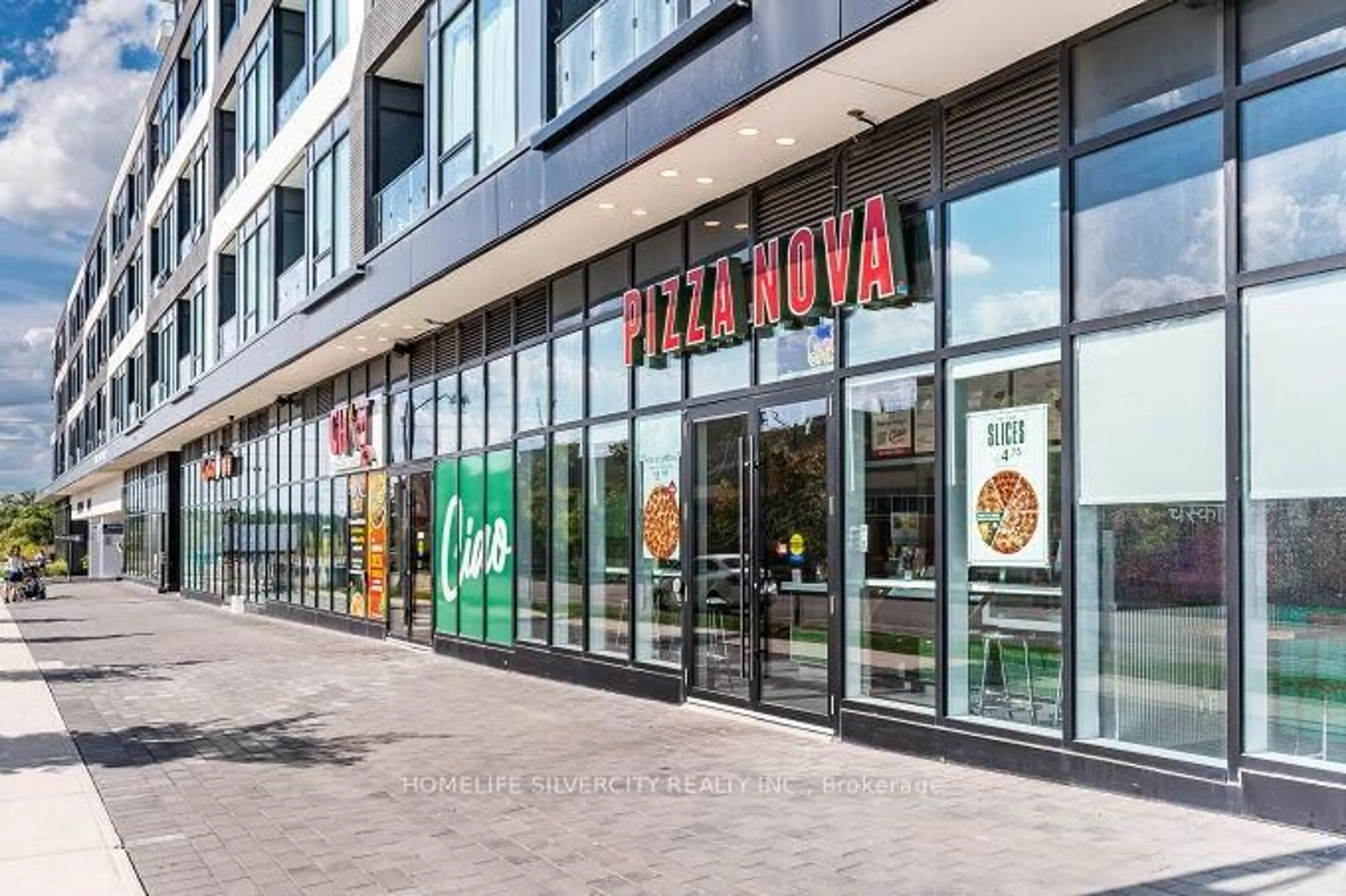 Indoor foyer for 2481 Taunton Rd #709, Oakville Ontario L6H 3R7