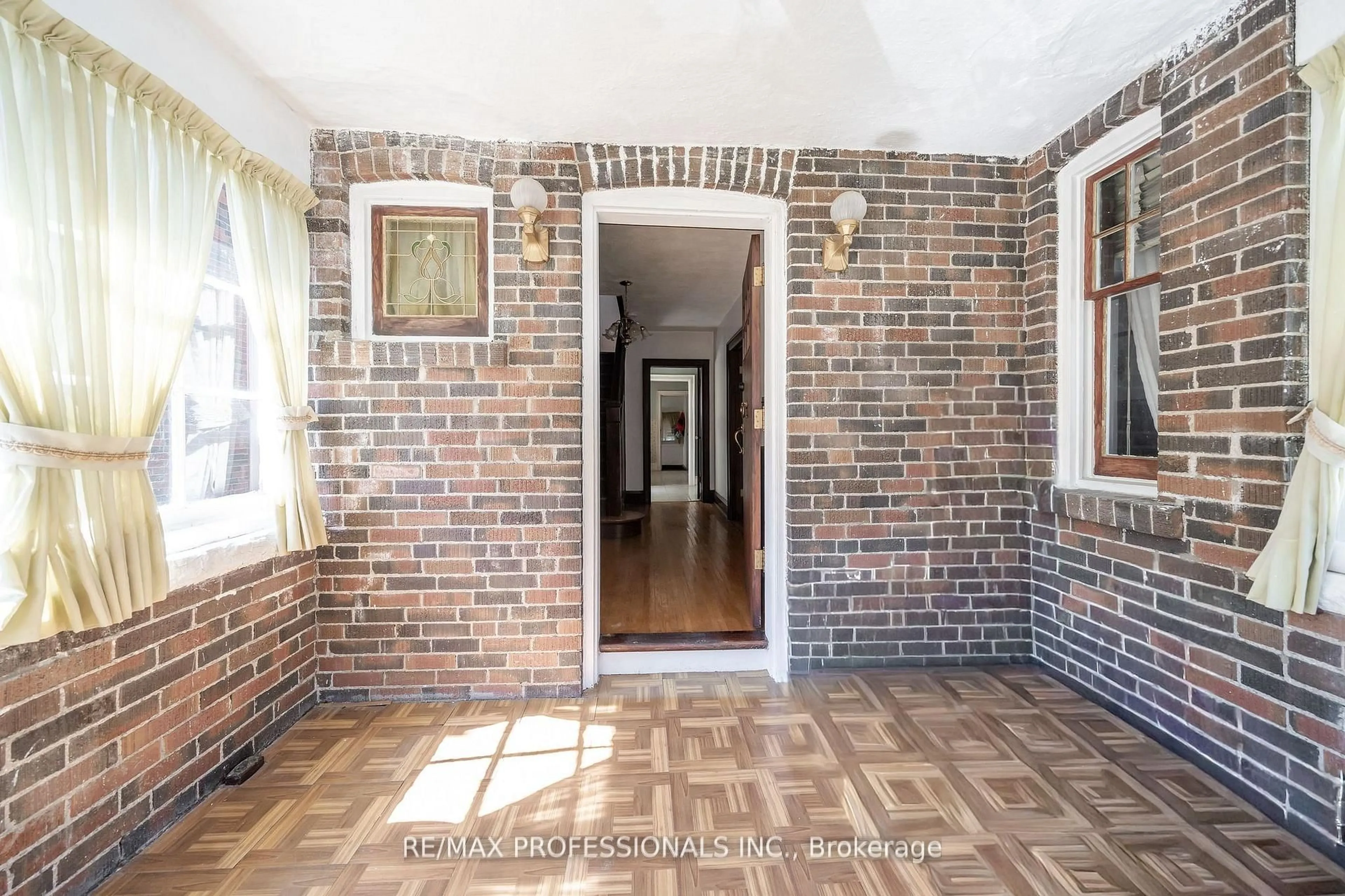 Indoor foyer for 24 Queens Ave, Toronto Ontario M8V 2N1