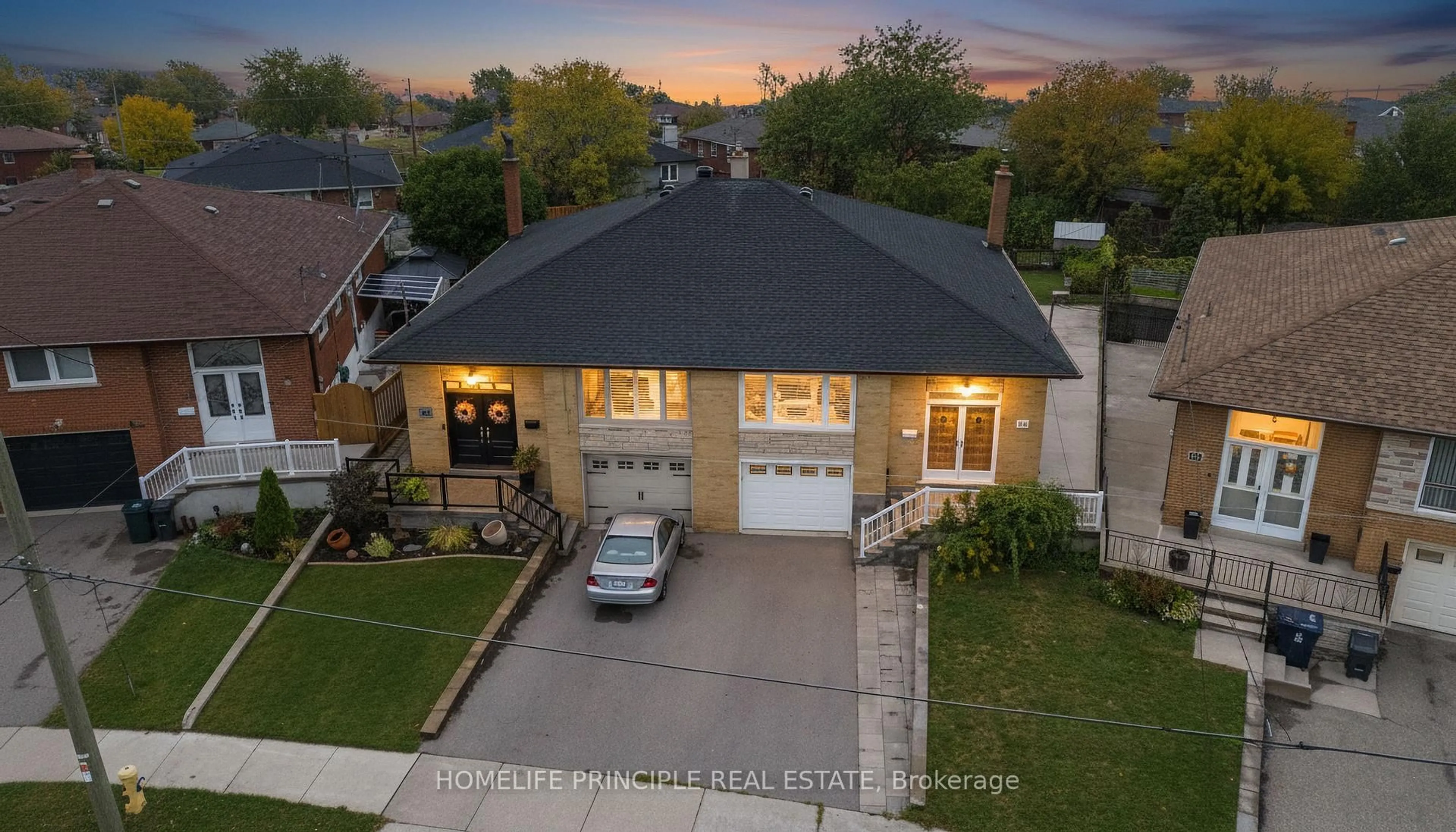 A pic from outside/outdoor area/front of a property/back of a property/a pic from drone, street for 100 Victory Dr, Toronto Ontario M3M 2J8