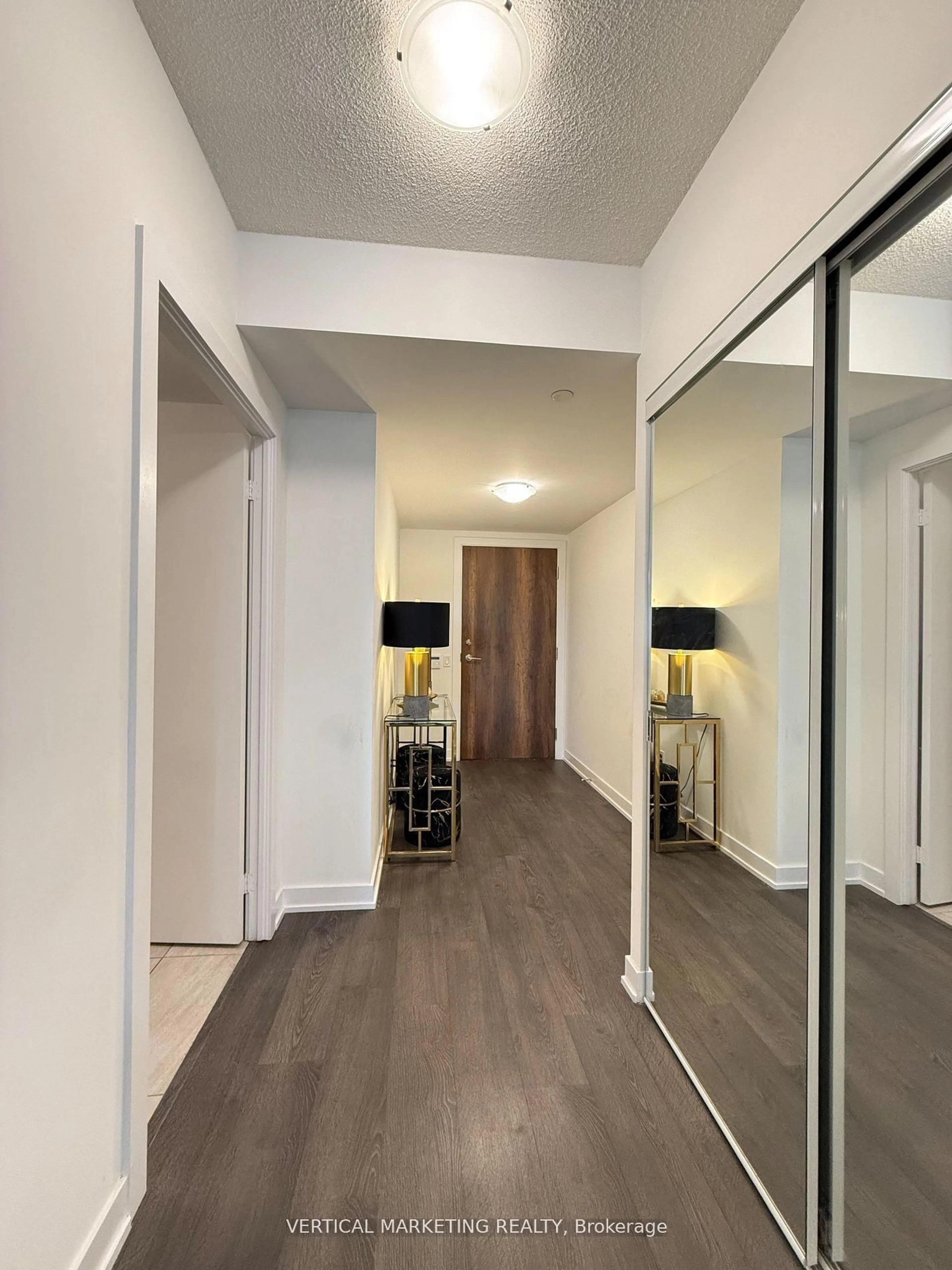 Unknown for 251 Manitoba St #305, Toronto Ontario M8Y 4G9