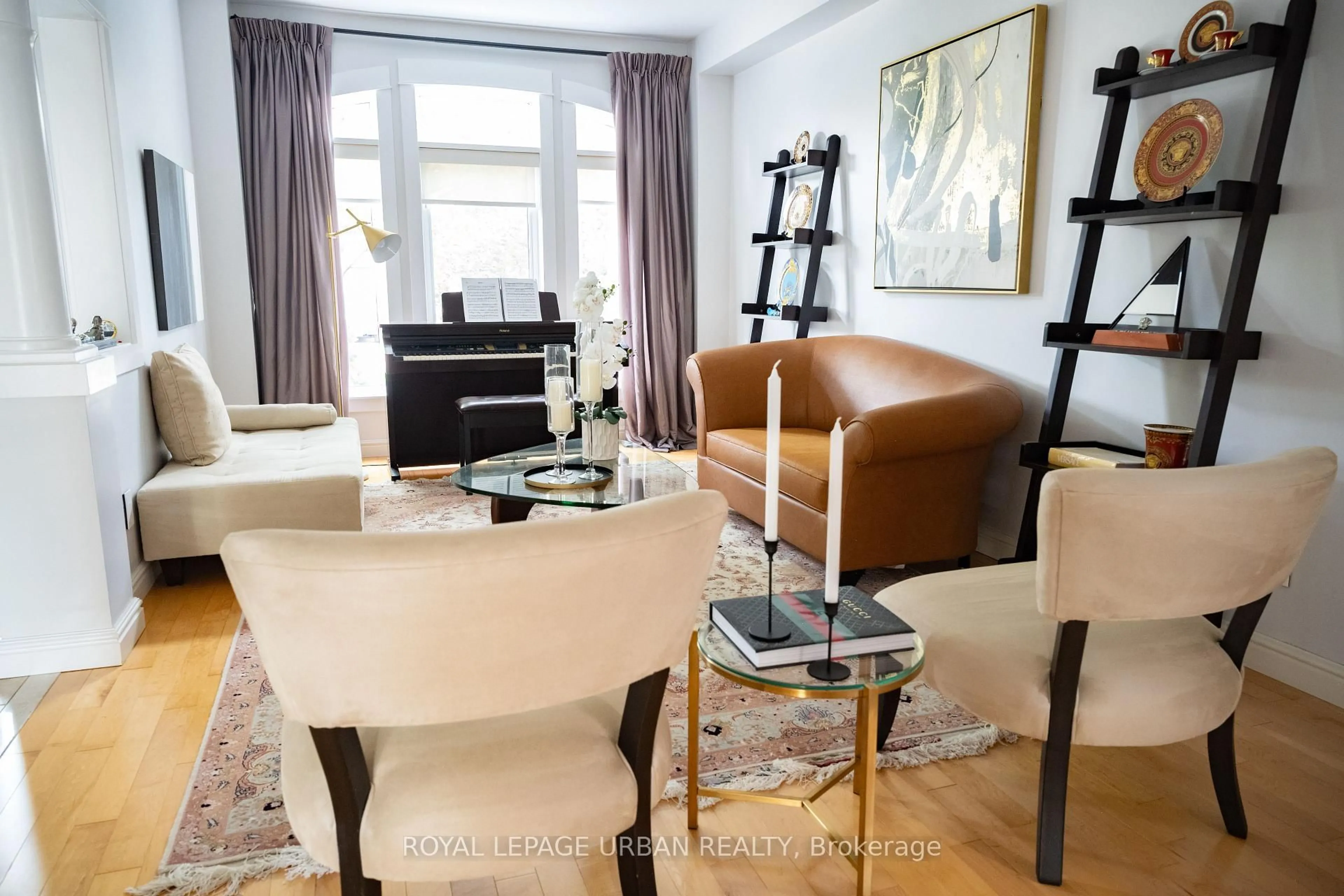 Living room with furniture, unknown for 27 Lightheart Dr, Caledon Ontario L7C 1E3