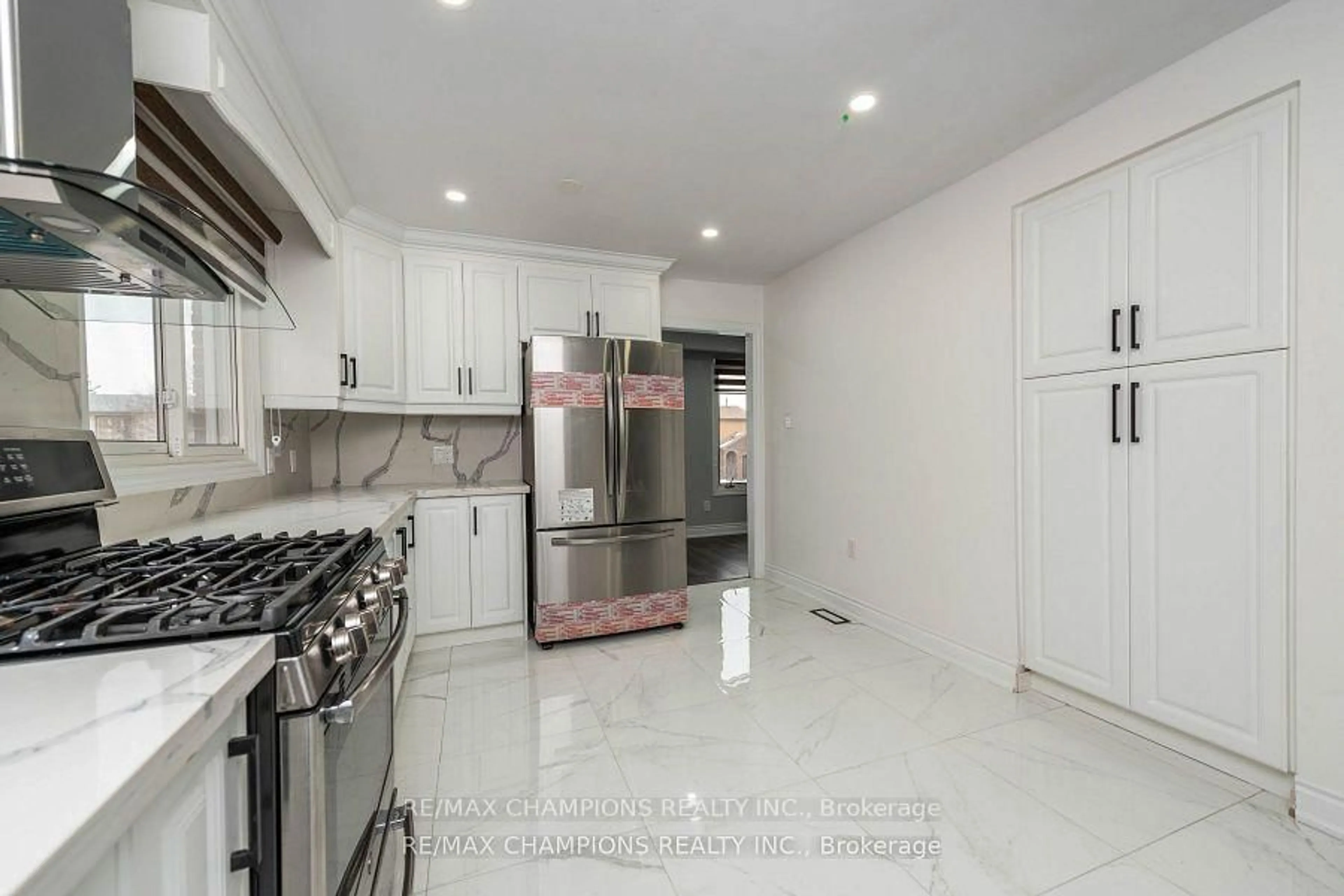 Unknown for 11 Crosswood Lane, Brampton Ontario L6V 3M1