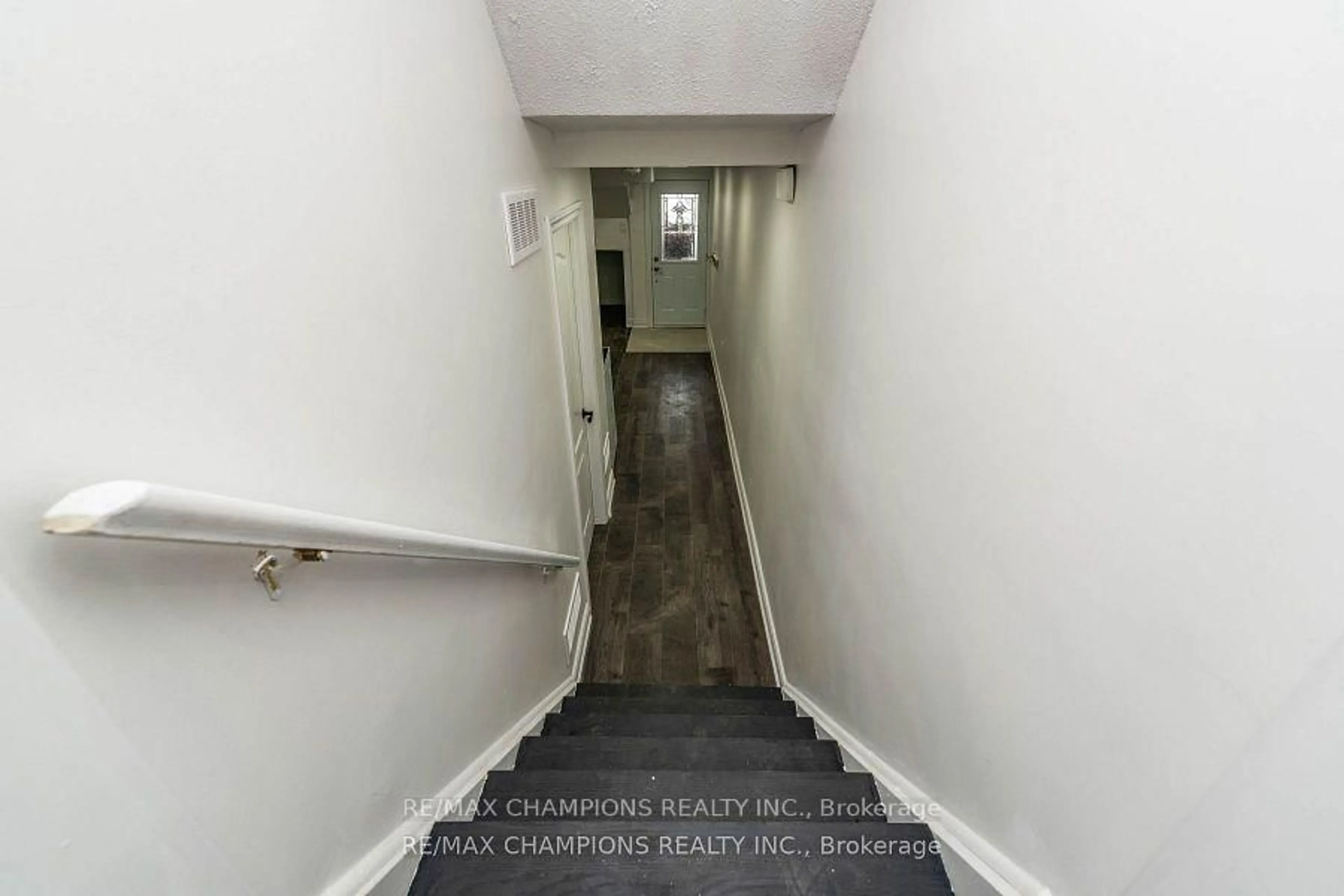 Unknown for 11 Crosswood Lane, Brampton Ontario L6V 3M1