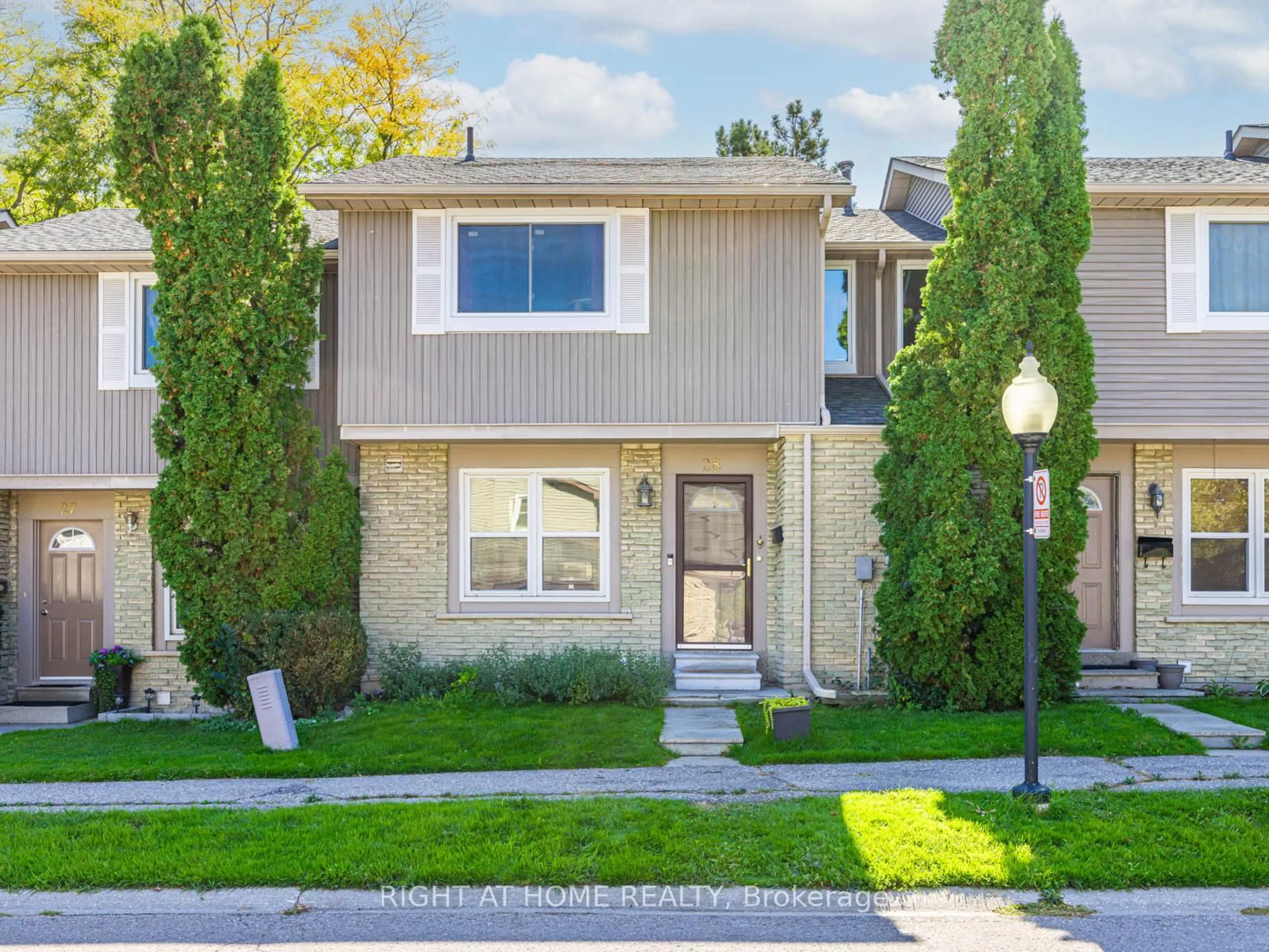 Home with brick exterior material, street for 120 Falconer Dr #28, Mississauga Ontario L5N 1P5