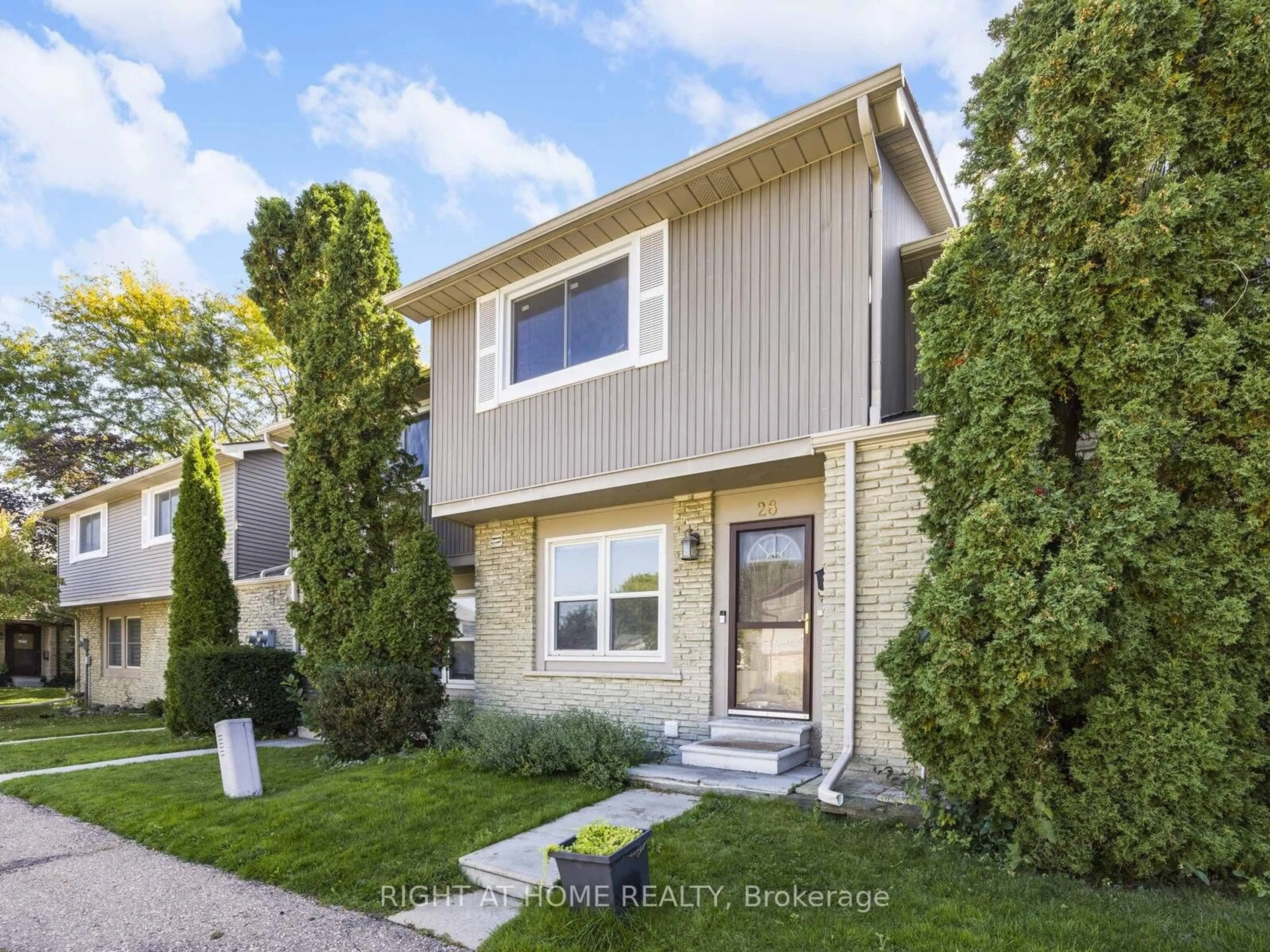 Home with vinyl exterior material, street for 120 Falconer Dr #28, Mississauga Ontario L5N 1P5