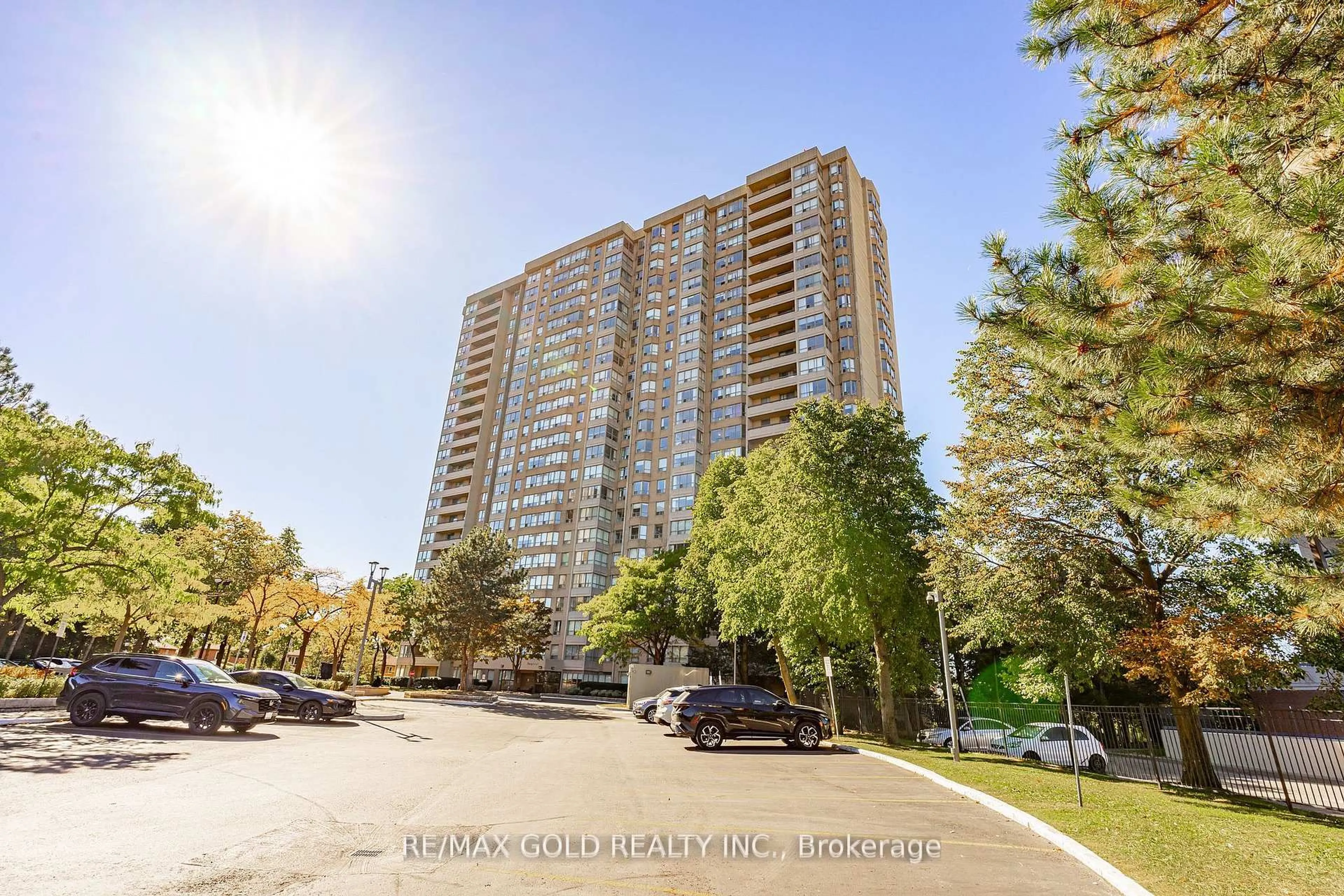 A pic from outside/outdoor area/front of a property/back of a property/a pic from drone, unknown for 30 Malta Ave #403, Brampton Ontario L6Y 4W6