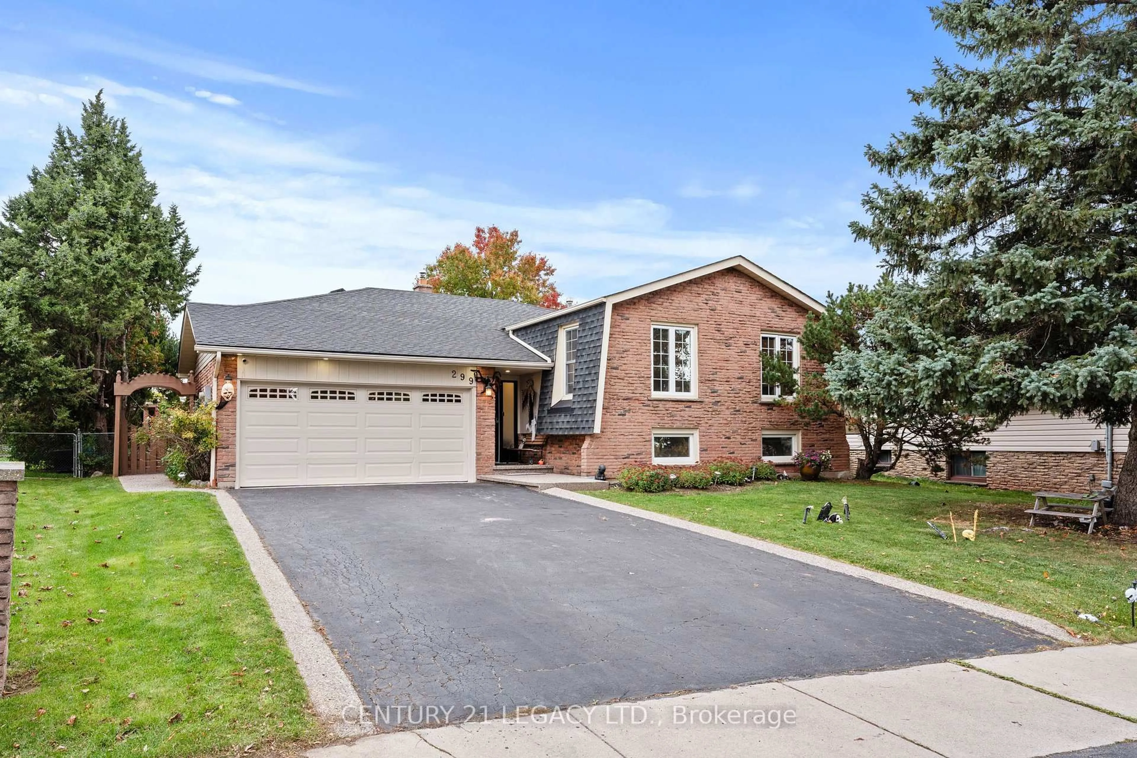 Home with brick exterior material, street for 299 PINEGROVE Rd, Oakville Ontario L6K 3P8
