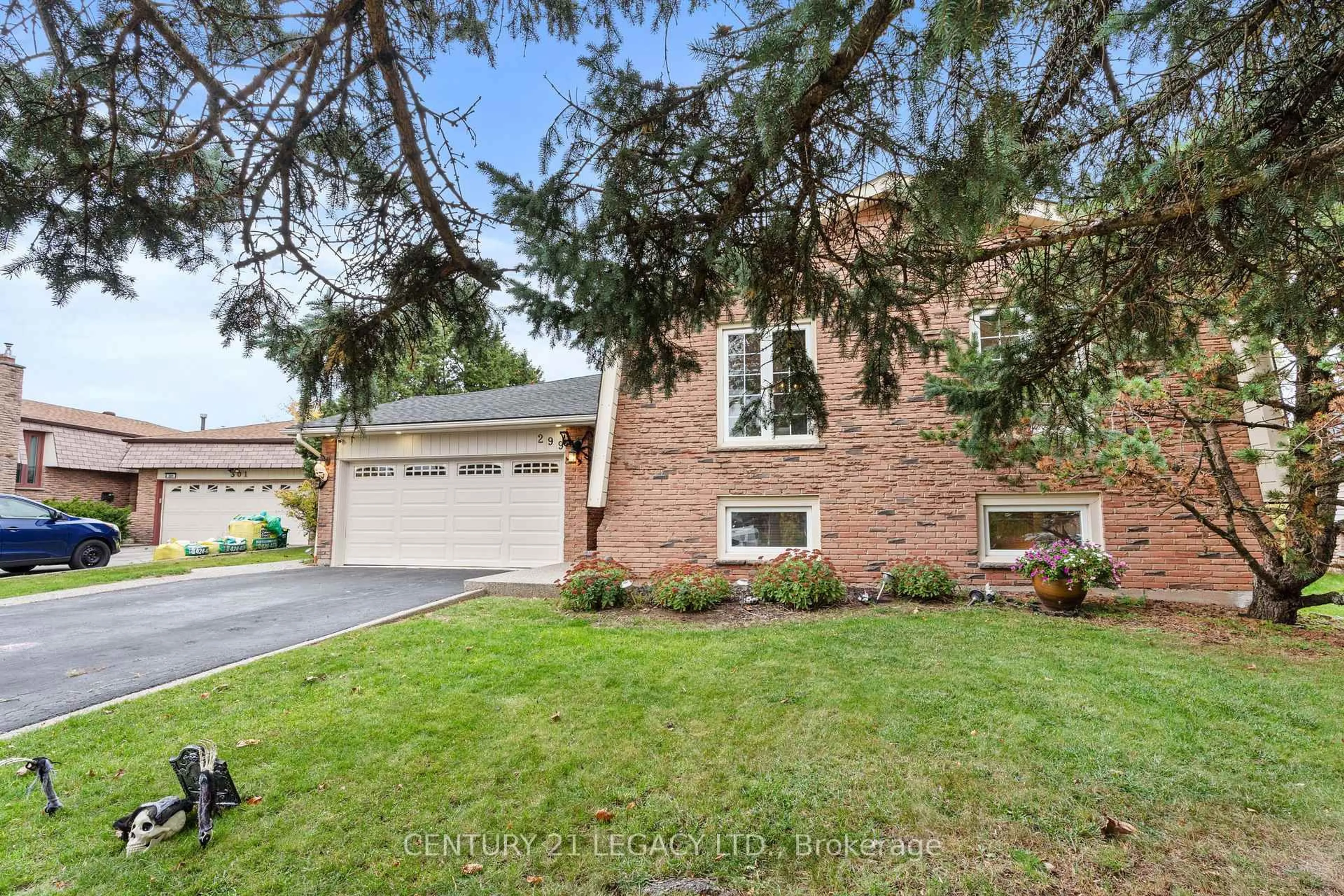Home with brick exterior material, street for 299 PINEGROVE Rd, Oakville Ontario L6K 3P8