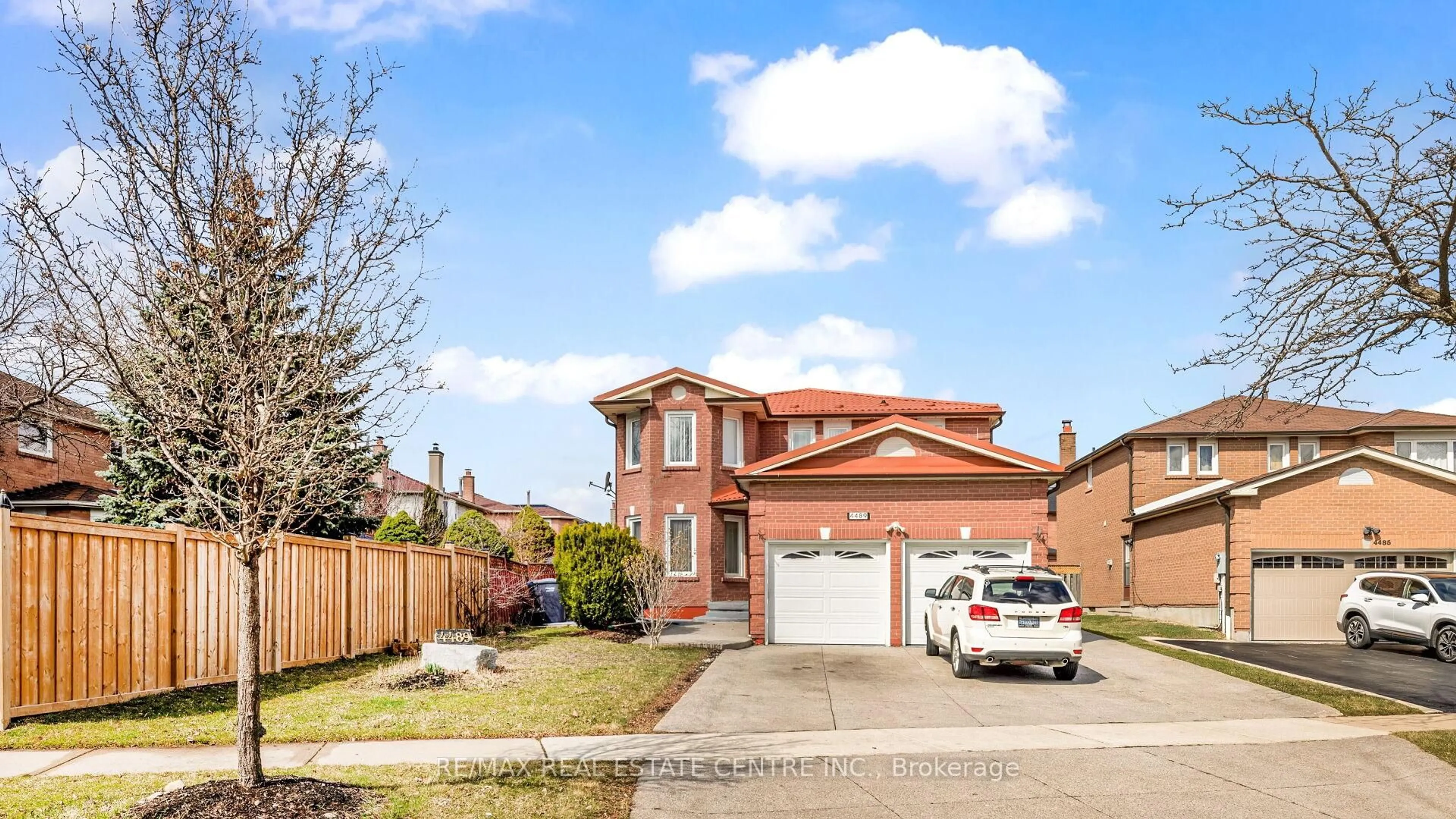 Home with brick exterior material, street for 4489 Weymouth Commons Cres, Mississauga Ontario L5R 1P5