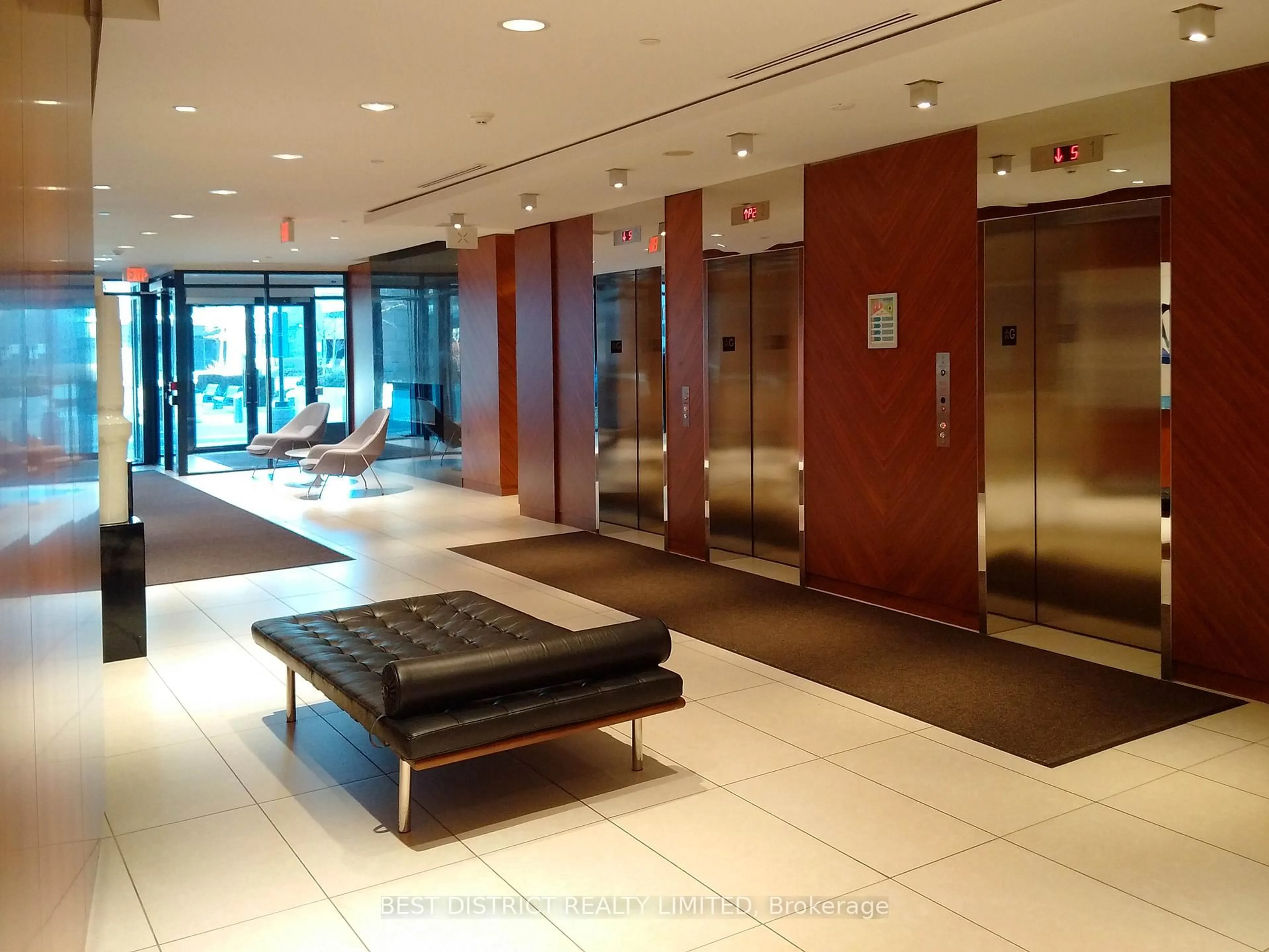 Indoor foyer for 9 Valhalla Inn Rd #1501, Toronto Ontario M9B 0B2