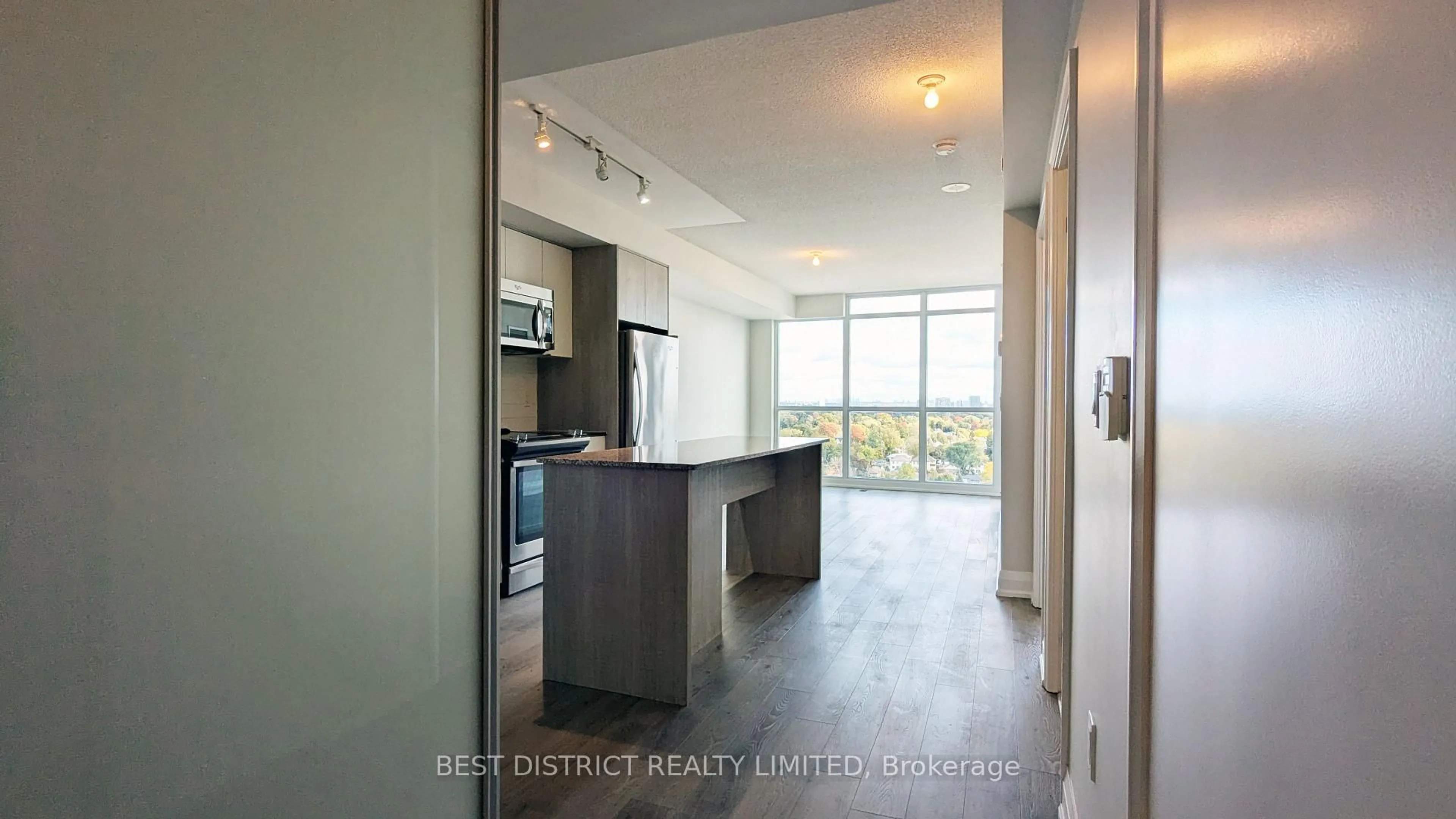 Open concept kitchen, unknown for 9 Valhalla Inn Rd #1501, Toronto Ontario M9B 0B2
