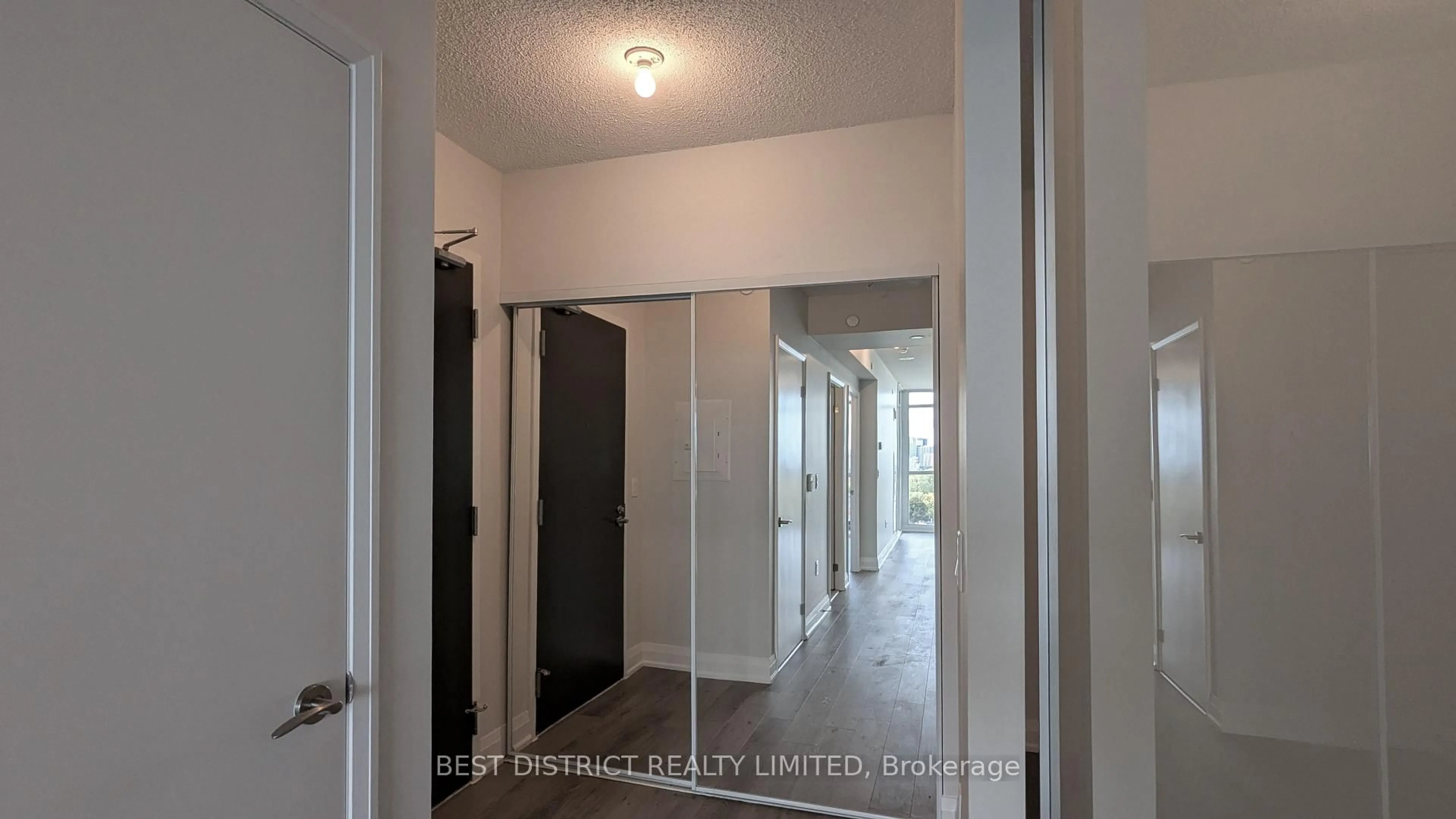 Indoor entryway for 9 Valhalla Inn Rd #1501, Toronto Ontario M9B 0B2