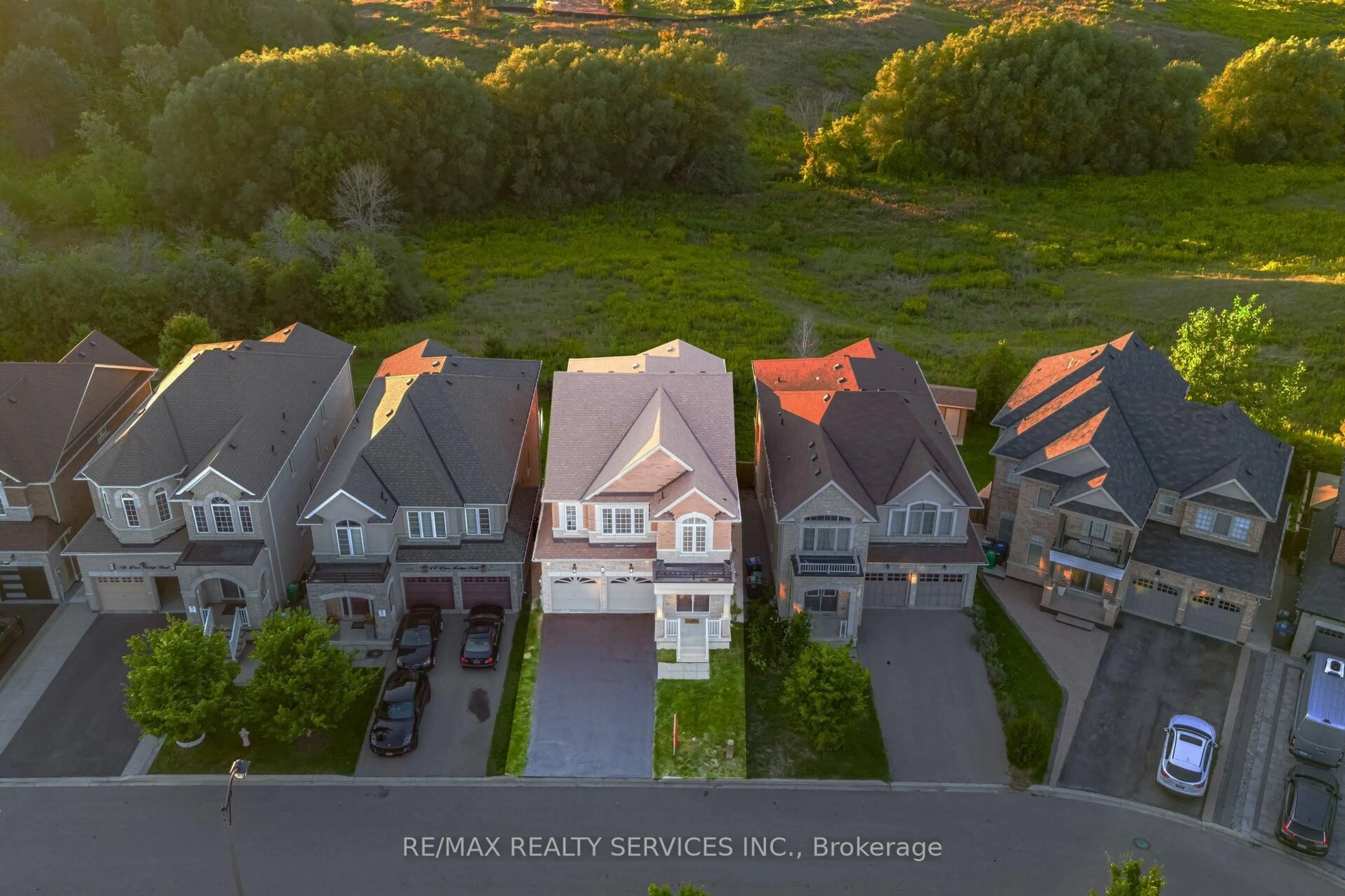 A pic from outside/outdoor area/front of a property/back of a property/a pic from drone, unknown for 42 Deer Ridge Tr, Caledon Ontario L7C 3Z6