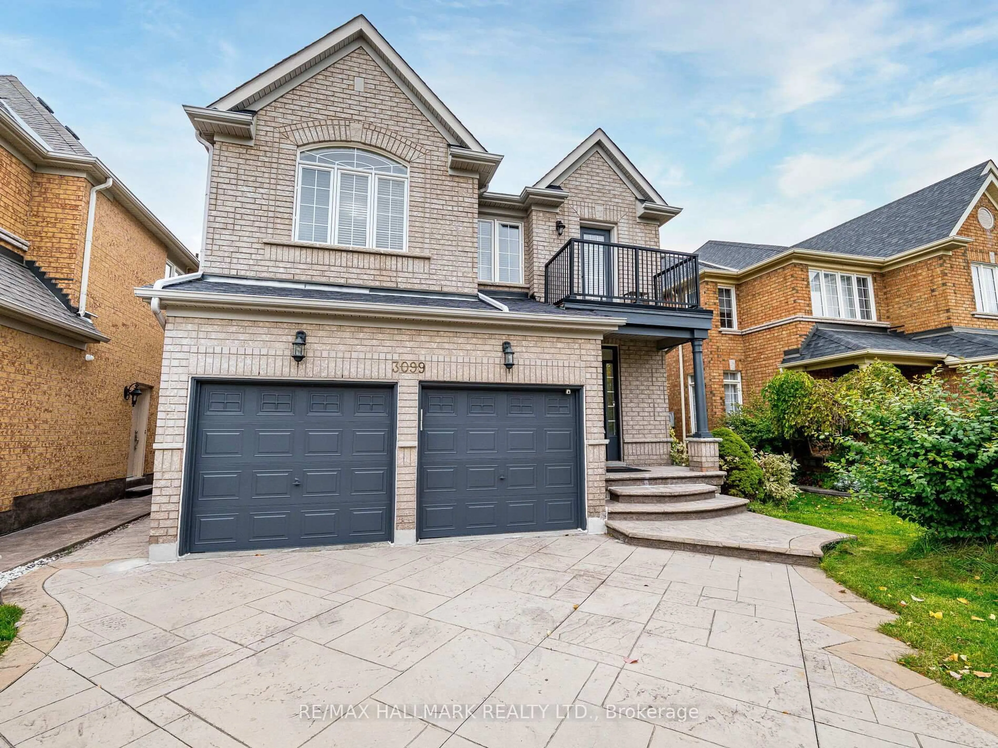 Home with brick exterior material, street for 3099 Velmar Dr, Mississauga Ontario L5M 6W3