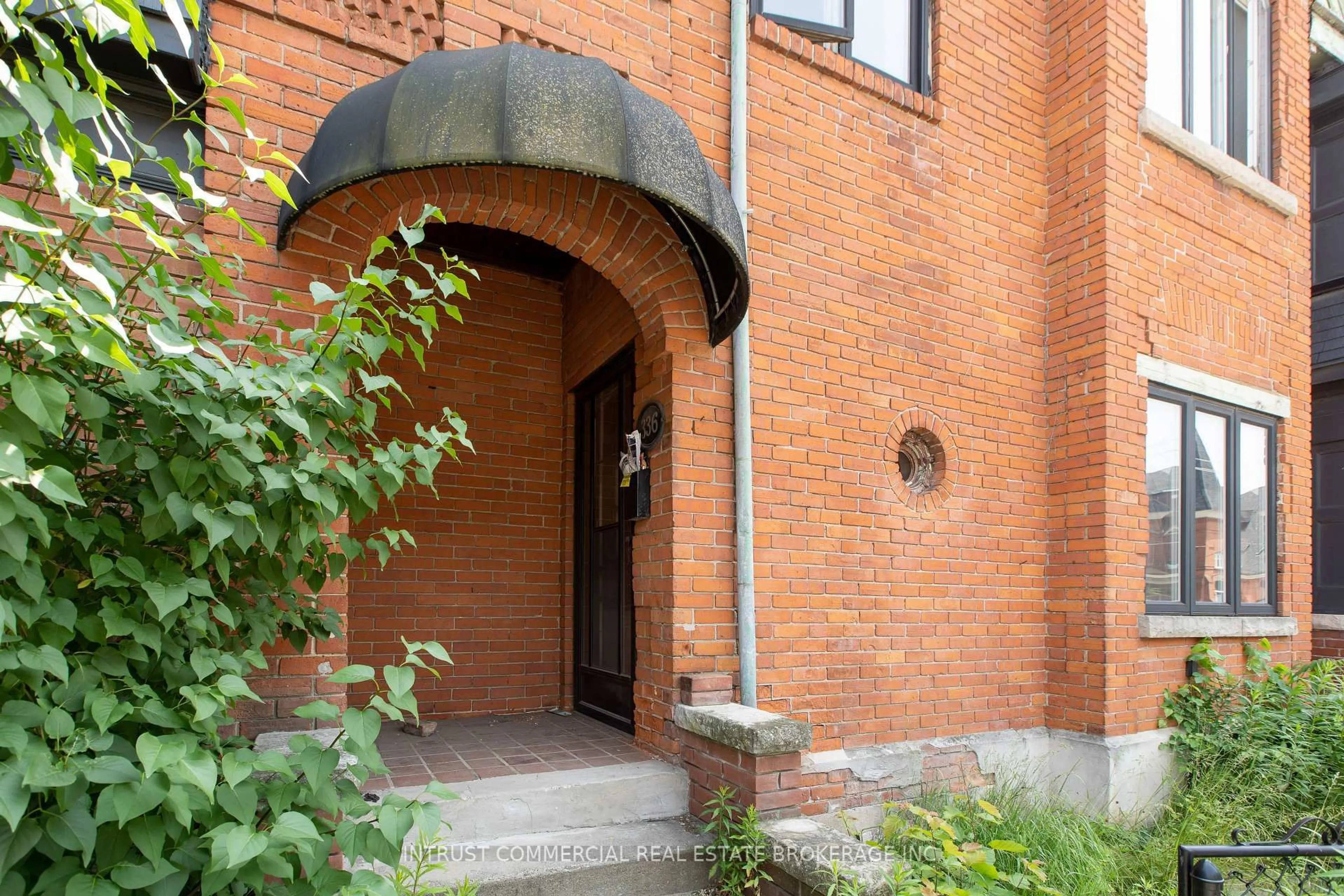 Indoor foyer for 336 Pacific Ave, Toronto Ontario M6P 2P9