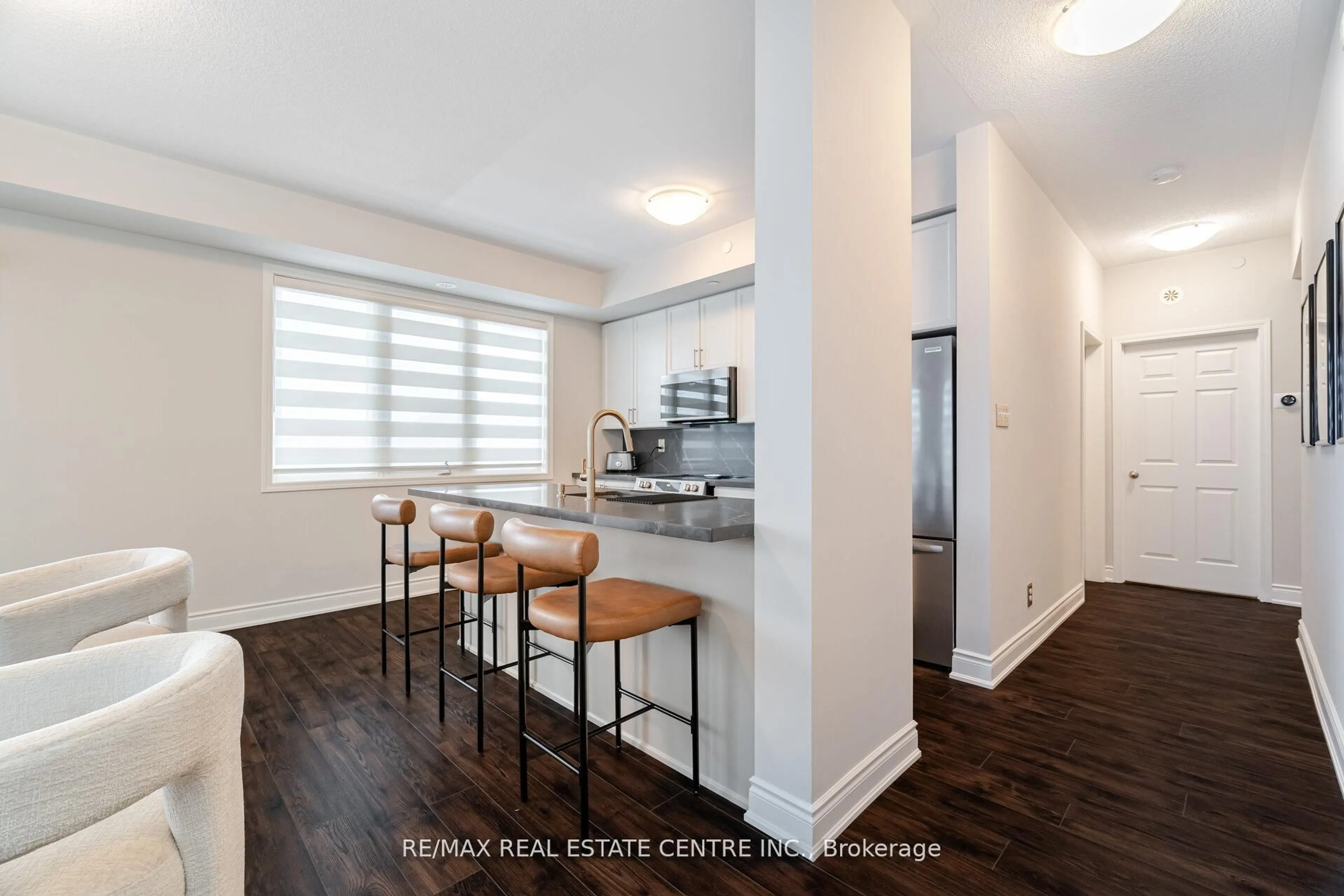 Open concept kitchen, wood/laminate floor for 5705 Long Valley Rd #305, Mississauga Ontario L5M 0M3