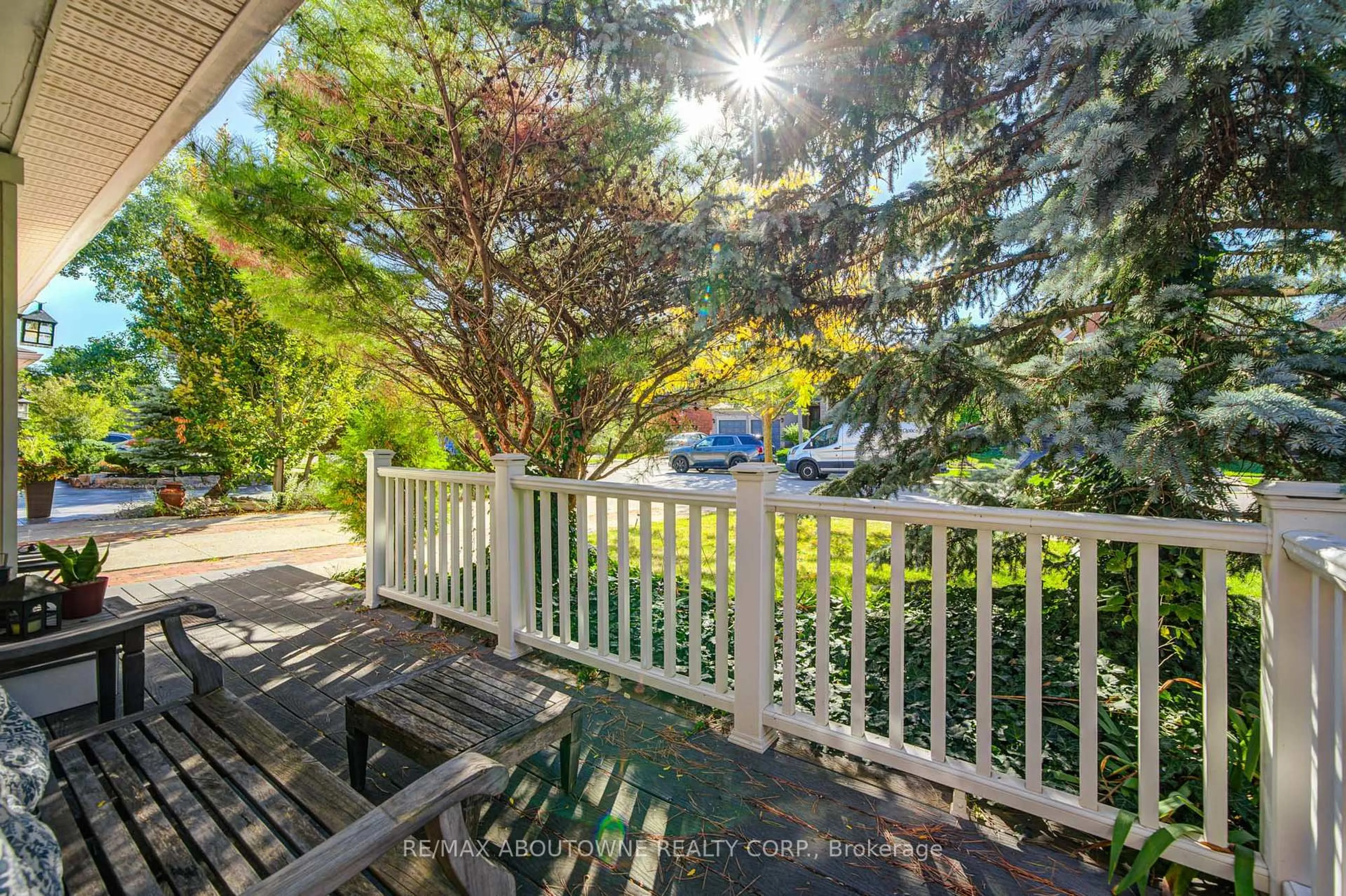 Patio, unknown for 2193 Meadowland Dr, Oakville Ontario L6H 6H2