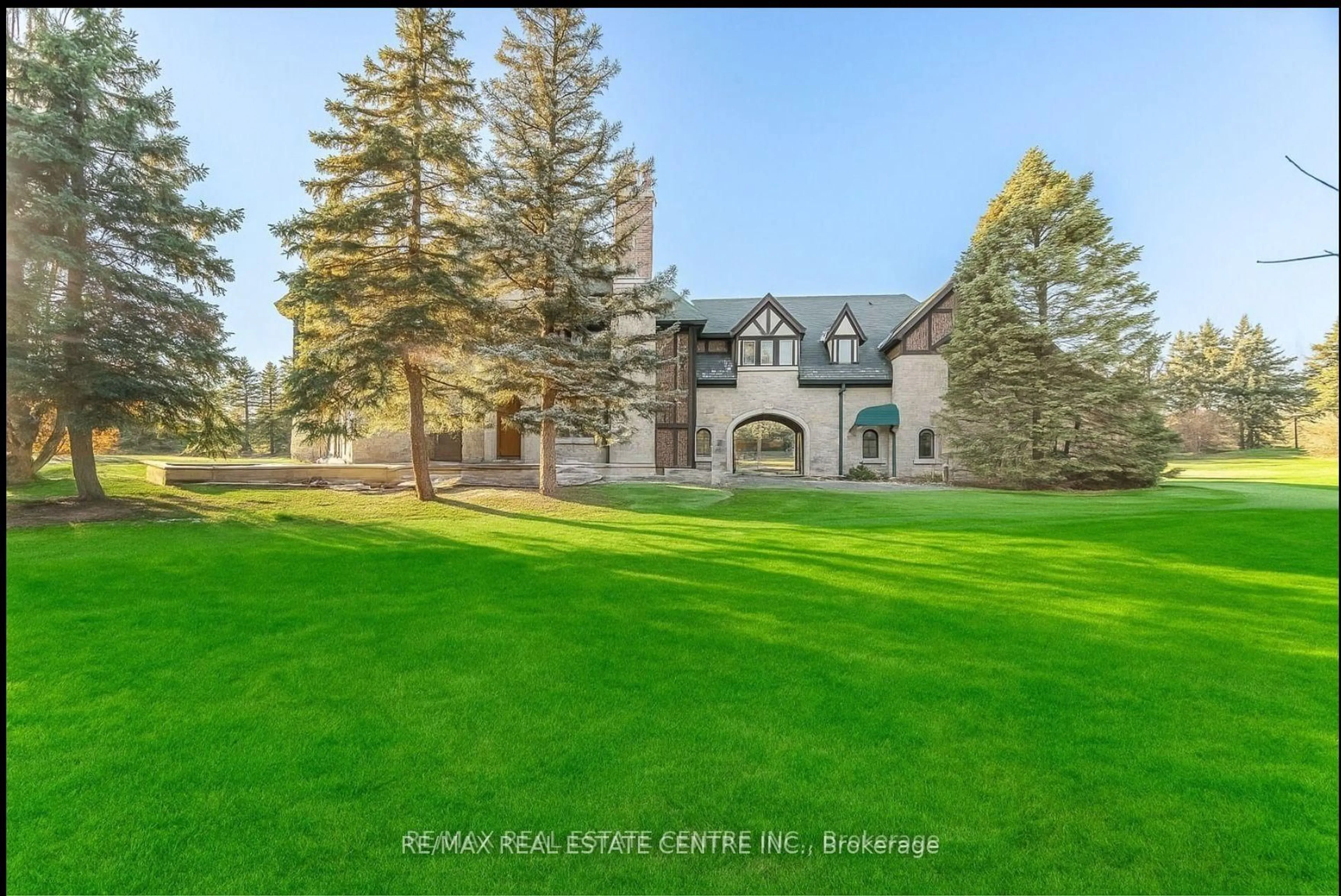 A pic from outside/outdoor area/front of a property/back of a property/a pic from drone, unknown for 2 Edgeforest Dr, Brampton Ontario L6P 0E1