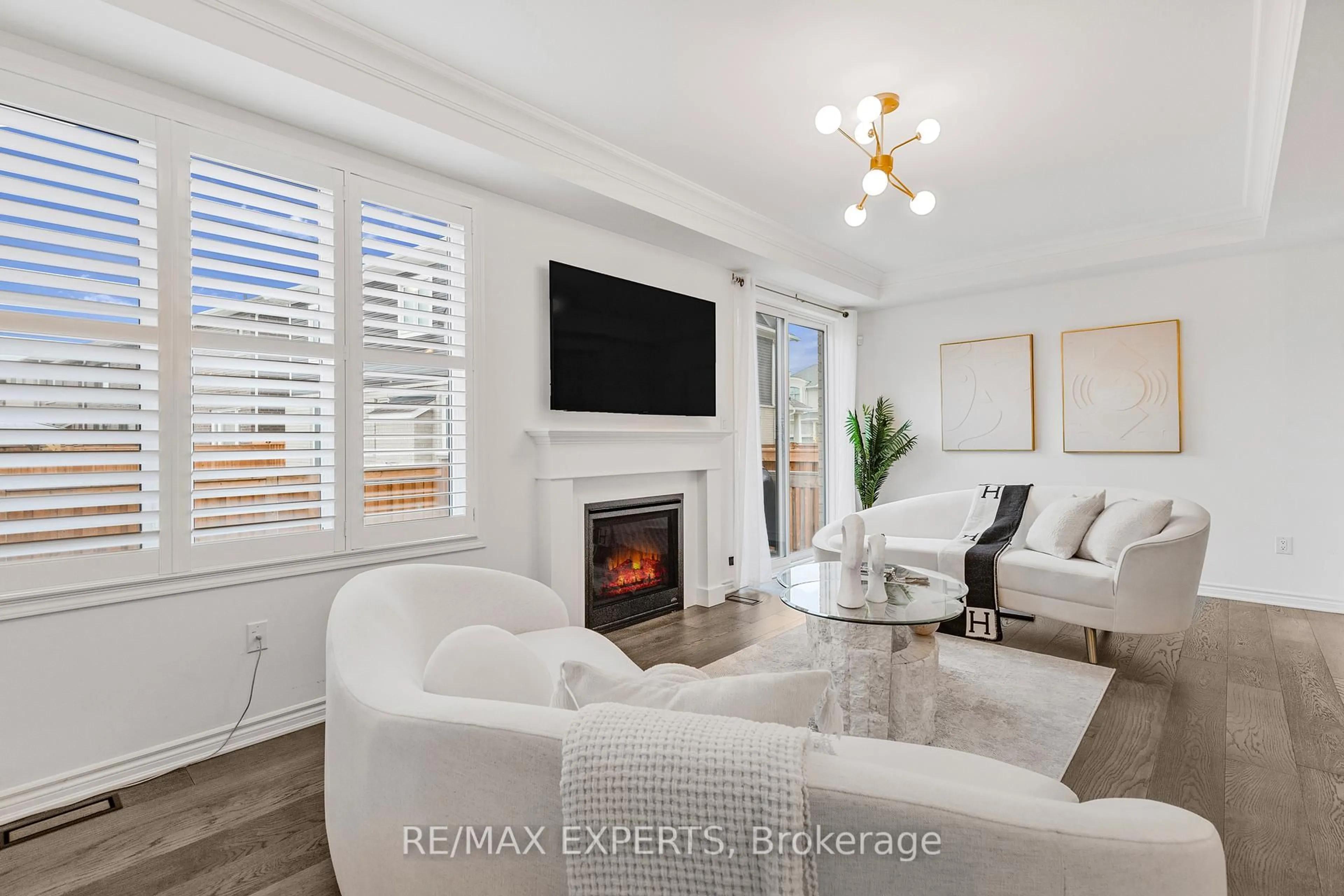 Living room with furniture, unknown for 1358 Lobelia Cres, Milton Ontario L9E 1X5