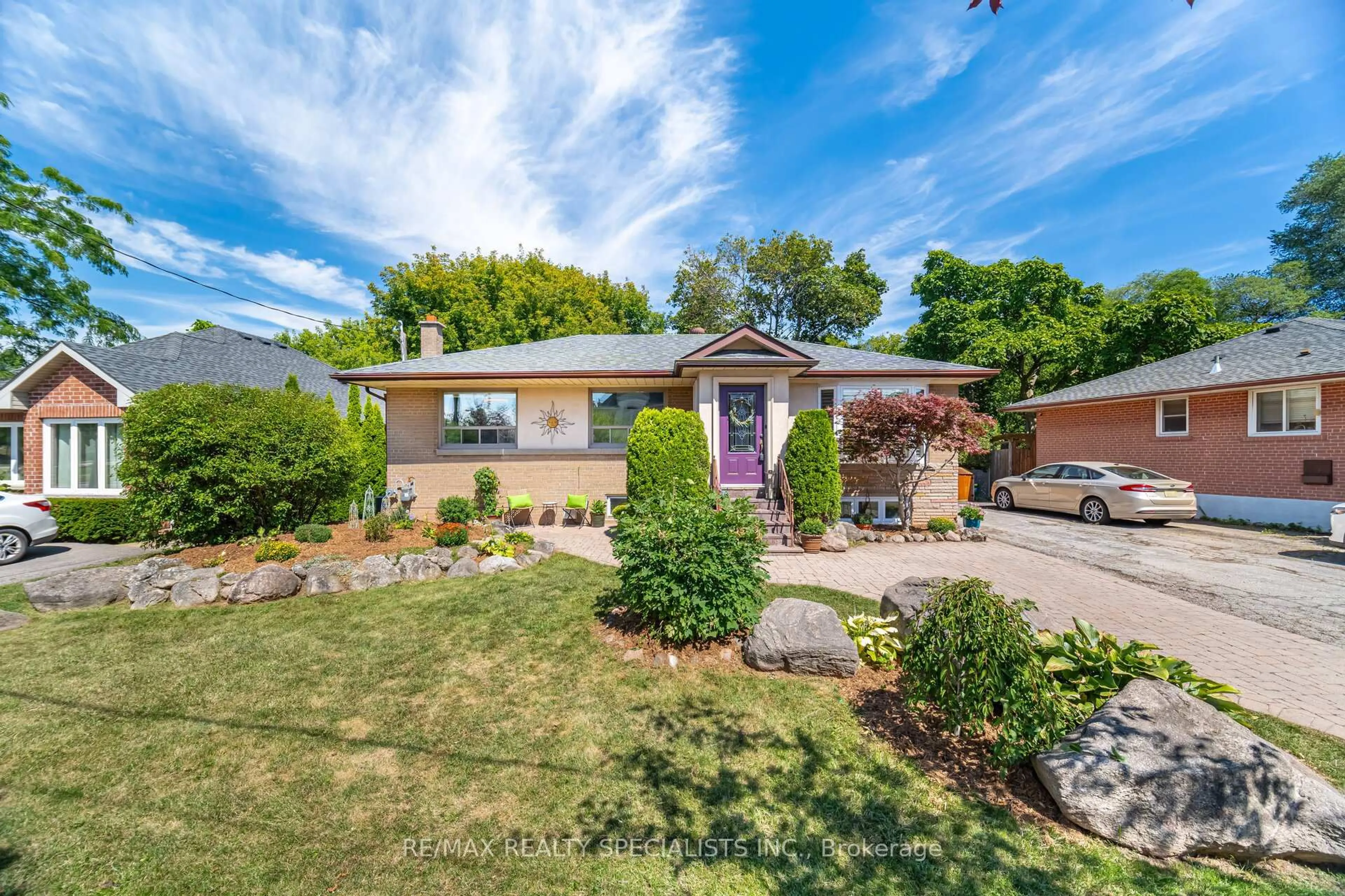 Home with brick exterior material, street for 1539 Pembroke Dr, Oakville Ontario L6H 1V6