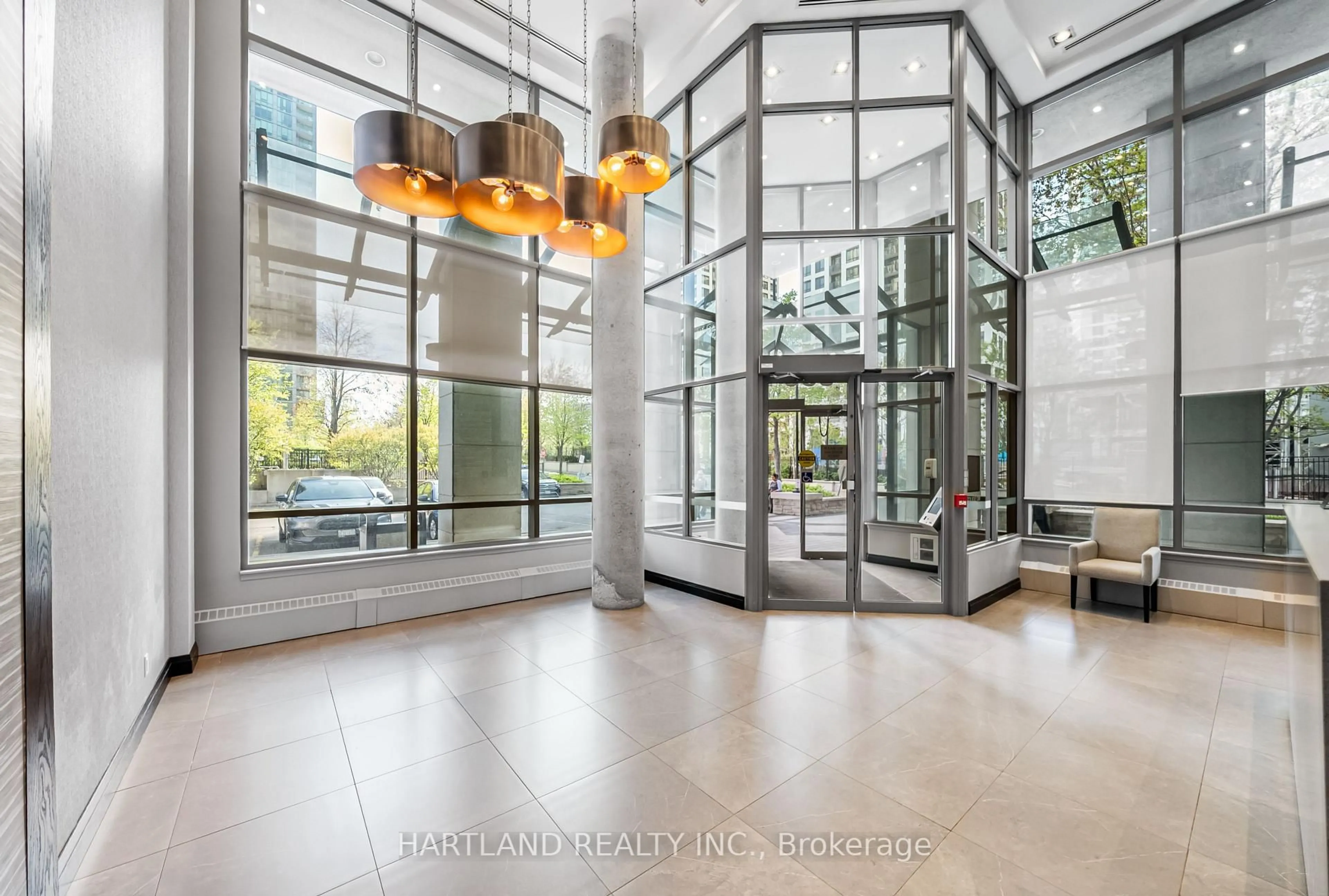 Indoor foyer for 3504 Hurontario St #2701, Mississauga Ontario L5B 0B9