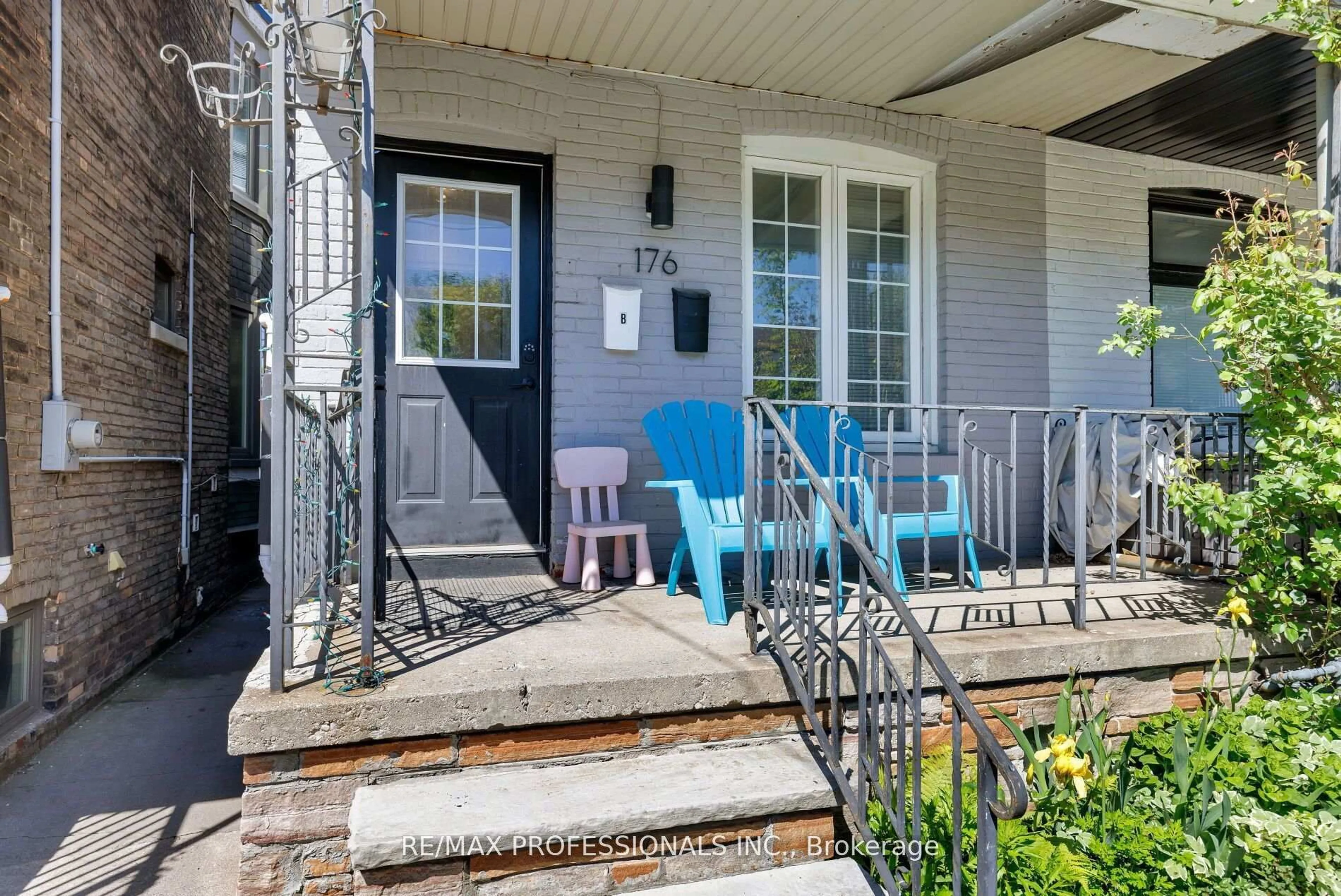 Patio, street for 176 Symington Ave, Toronto Ontario M6P 3W6