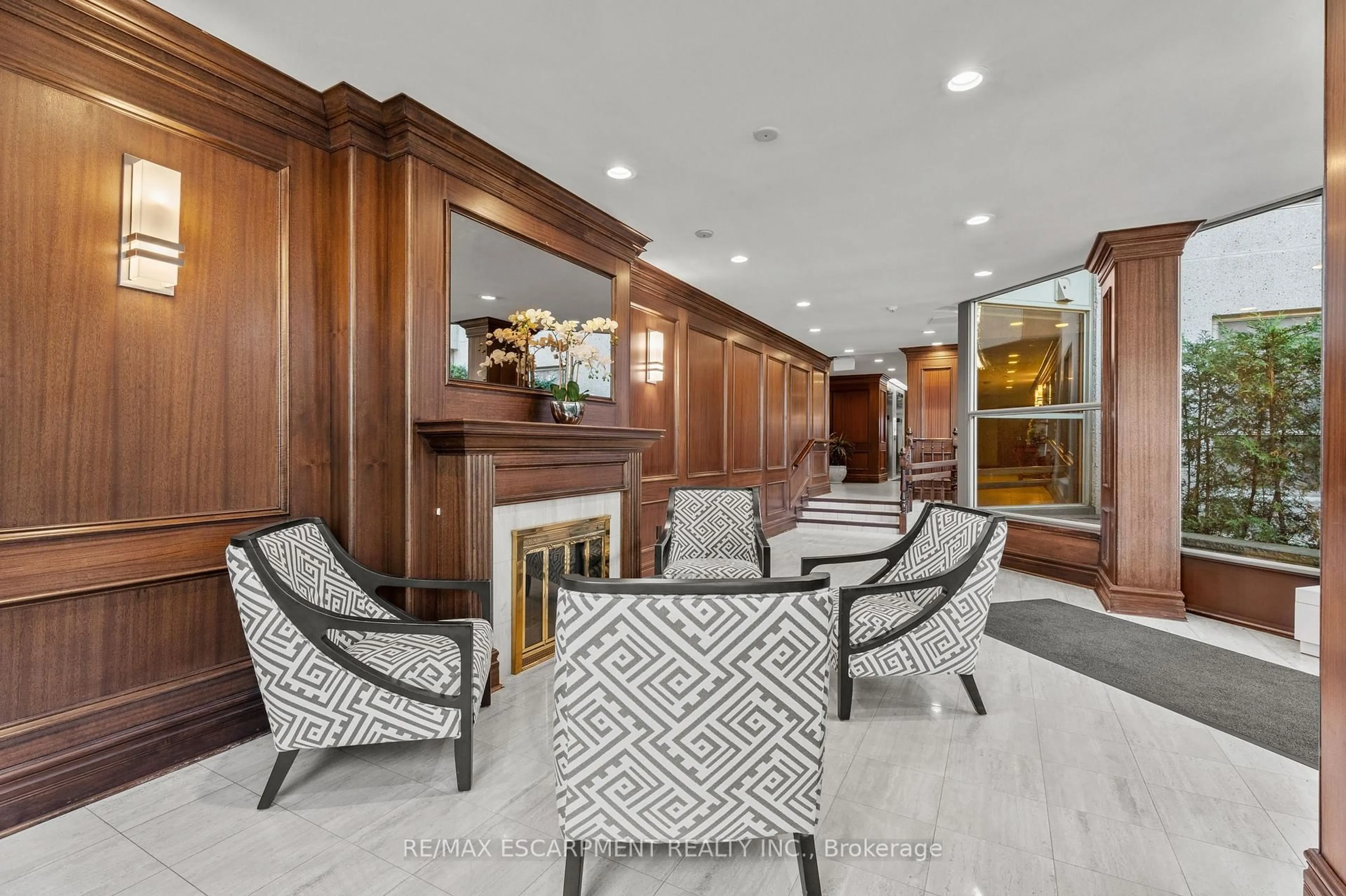 Lobby for 1201 North Shore Blvd #302, Burlington Ontario L7S 1Z5