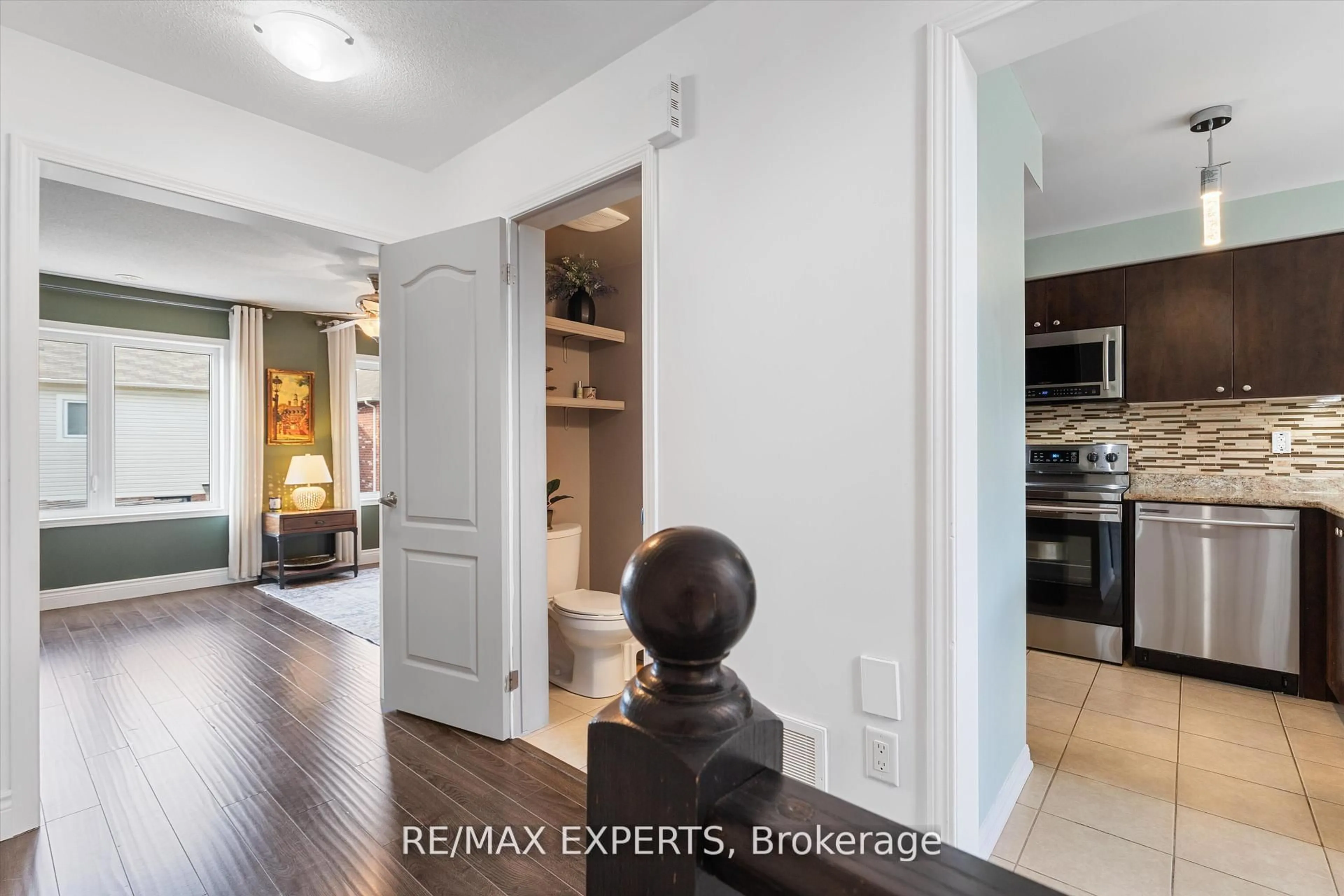 Indoor entryway for 84 Vanhorne Clse, Brampton Ontario L7A 0X9