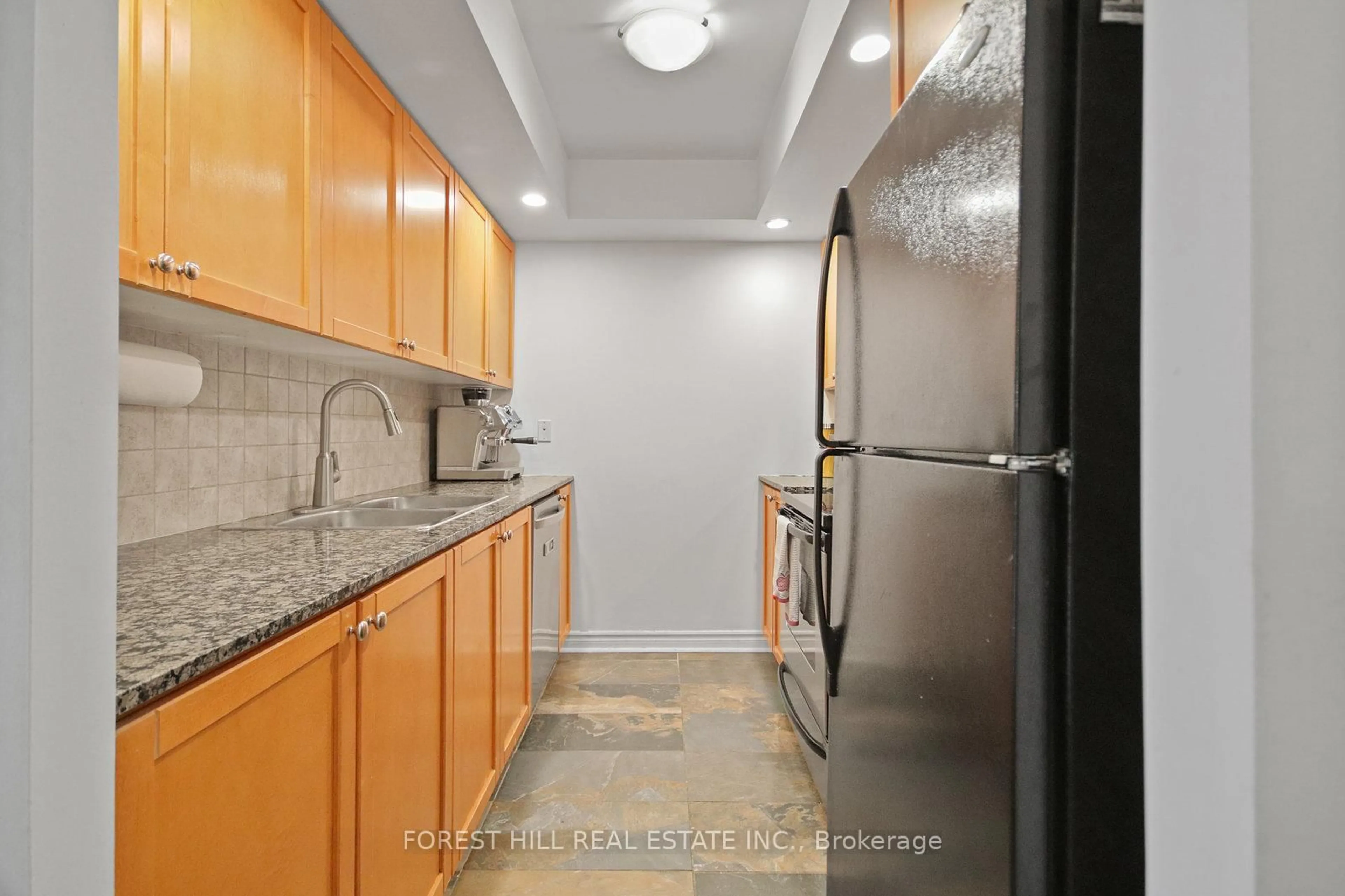 Standard kitchen, ceramic/tile floor for 5233 Dundas St #1029, Toronto Ontario M9B 6M1