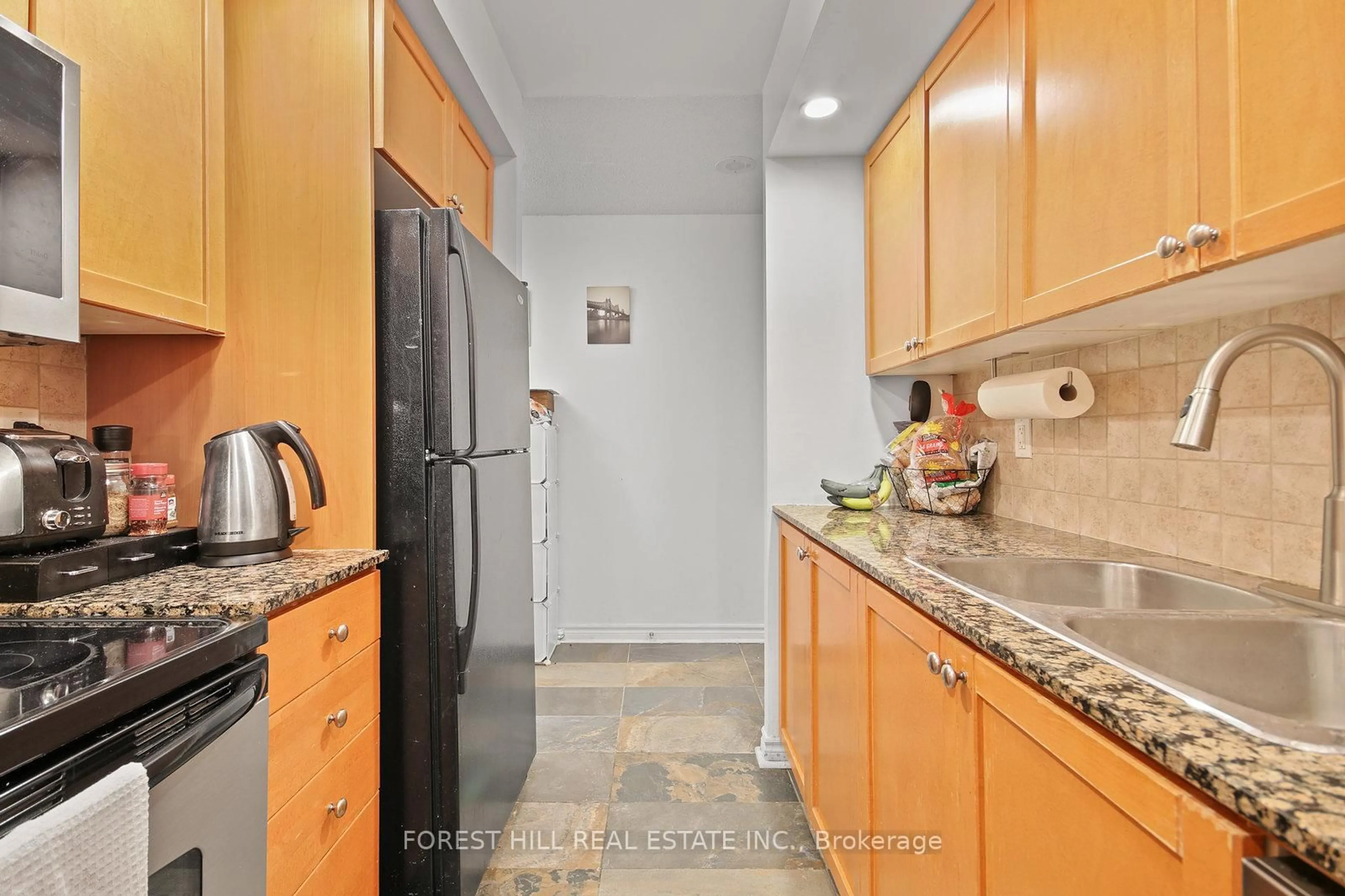 Standard kitchen, ceramic/tile floor for 5233 Dundas St #1029, Toronto Ontario M9B 6M1