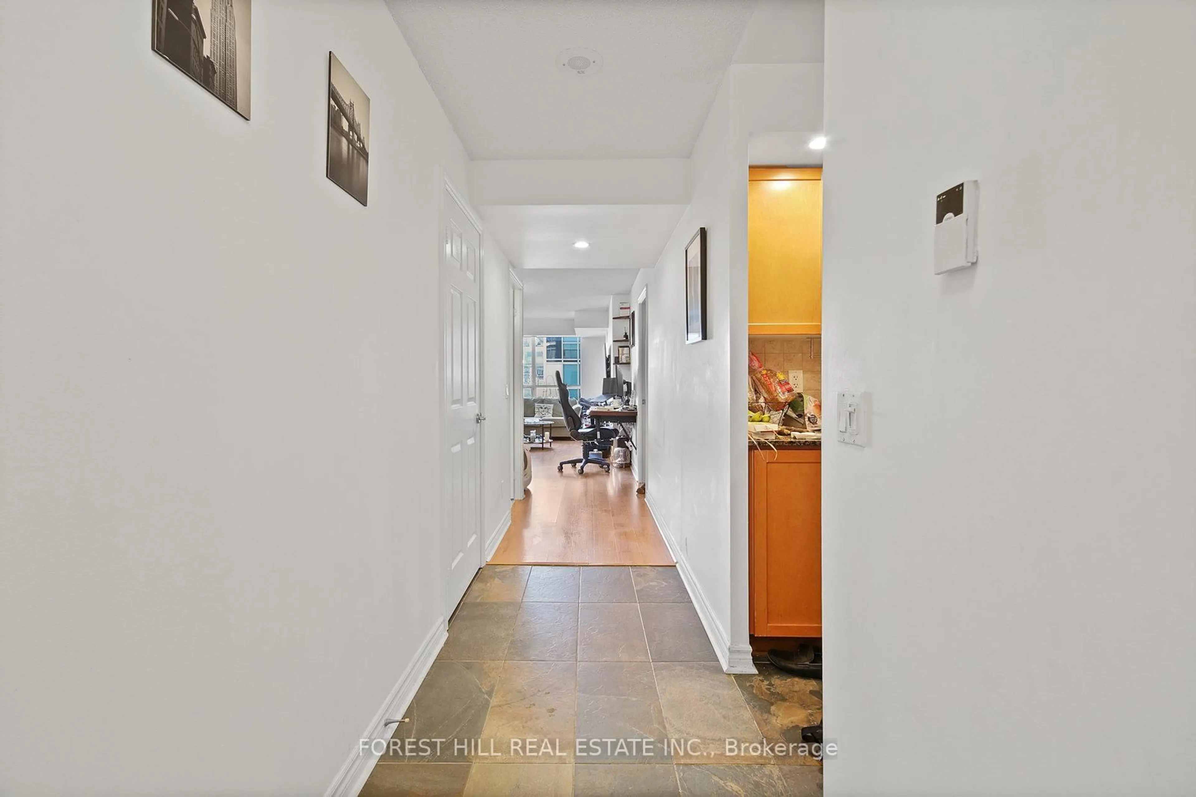 Indoor foyer for 5233 Dundas St #1029, Toronto Ontario M9B 6M1
