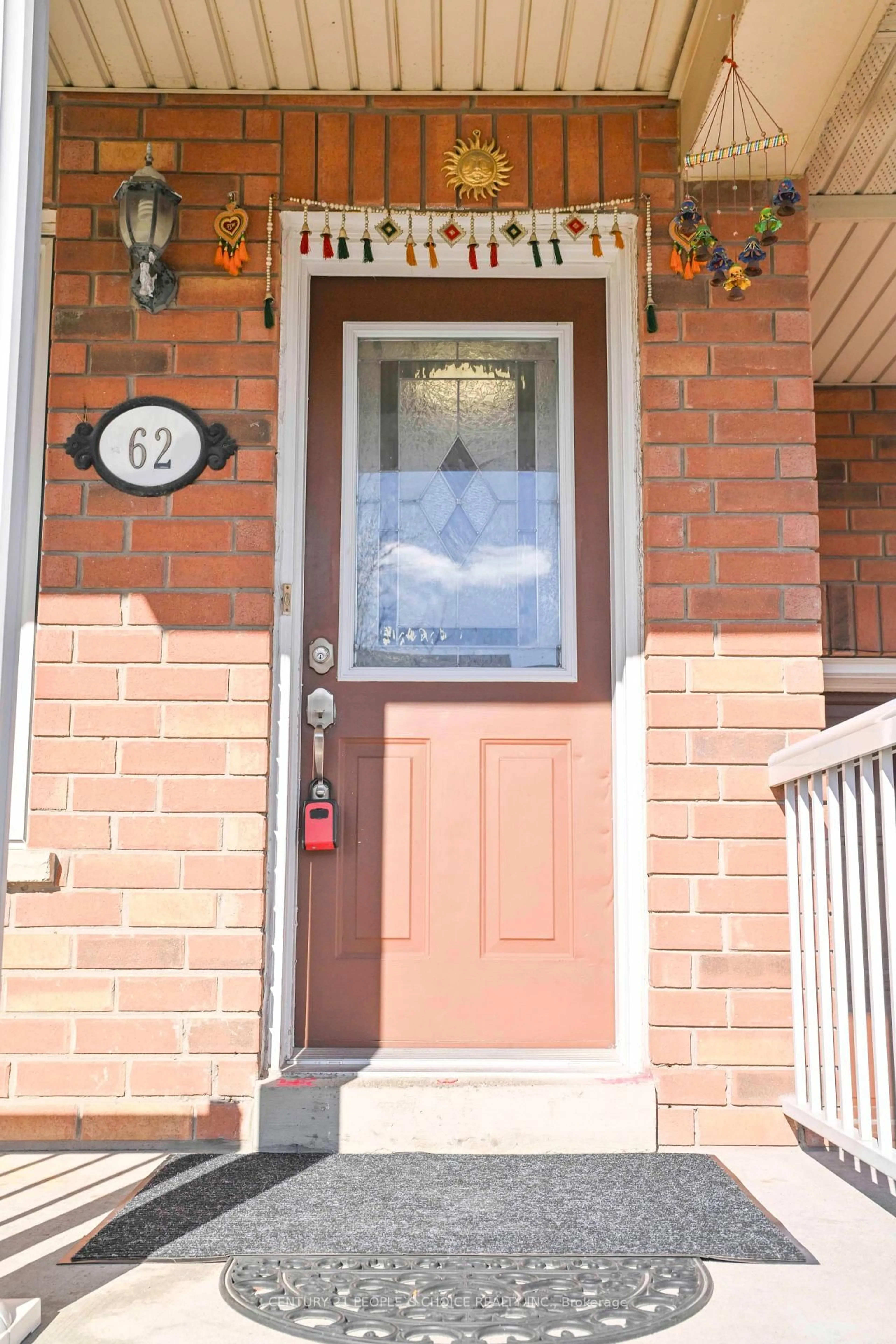 Indoor entryway for 62 Pauline Cres, Brampton Ontario L7A 2V6