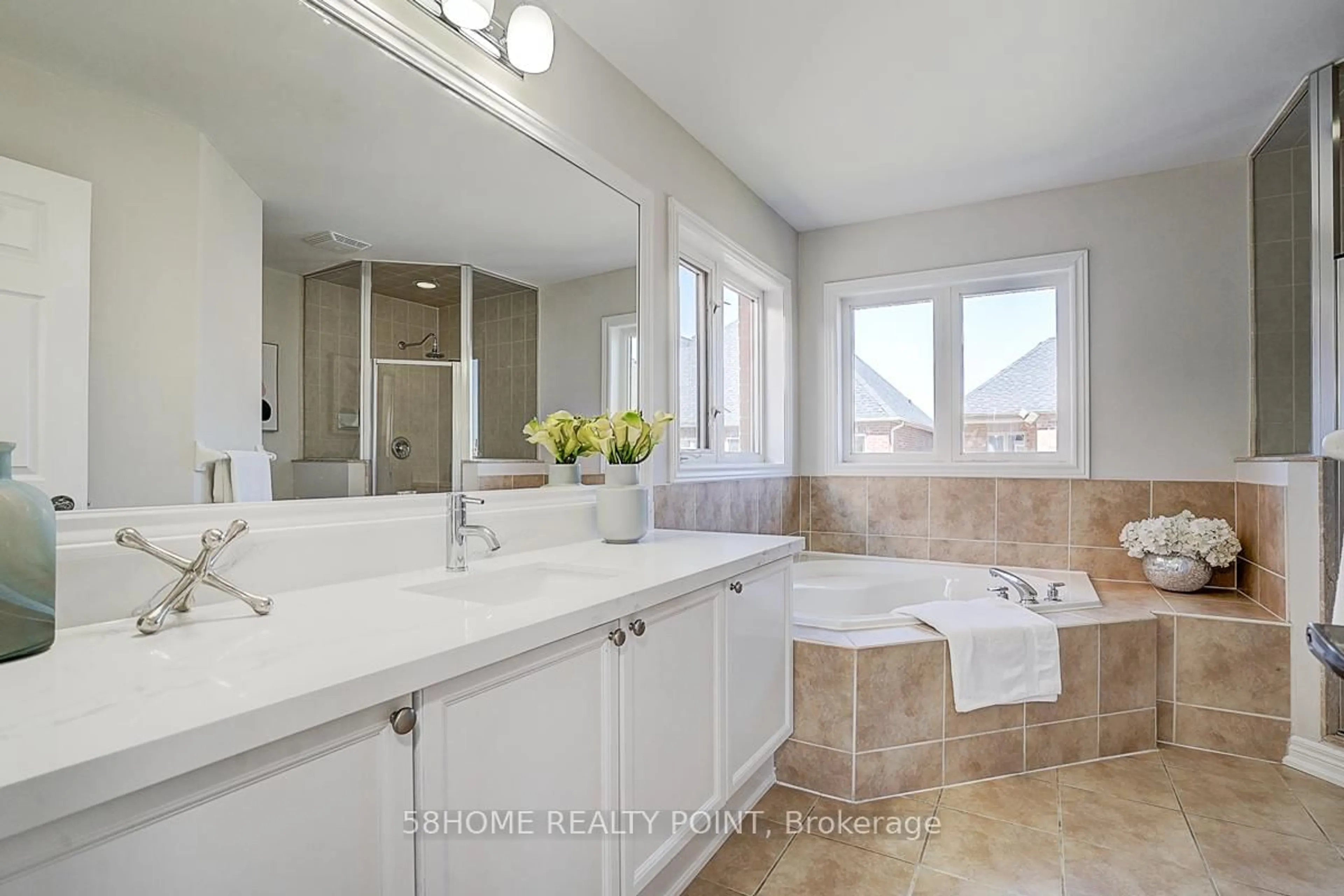 Contemporary bathroom, ceramic/tile floor for 3647 Fortune Pl, Mississauga Ontario L5M 7N6