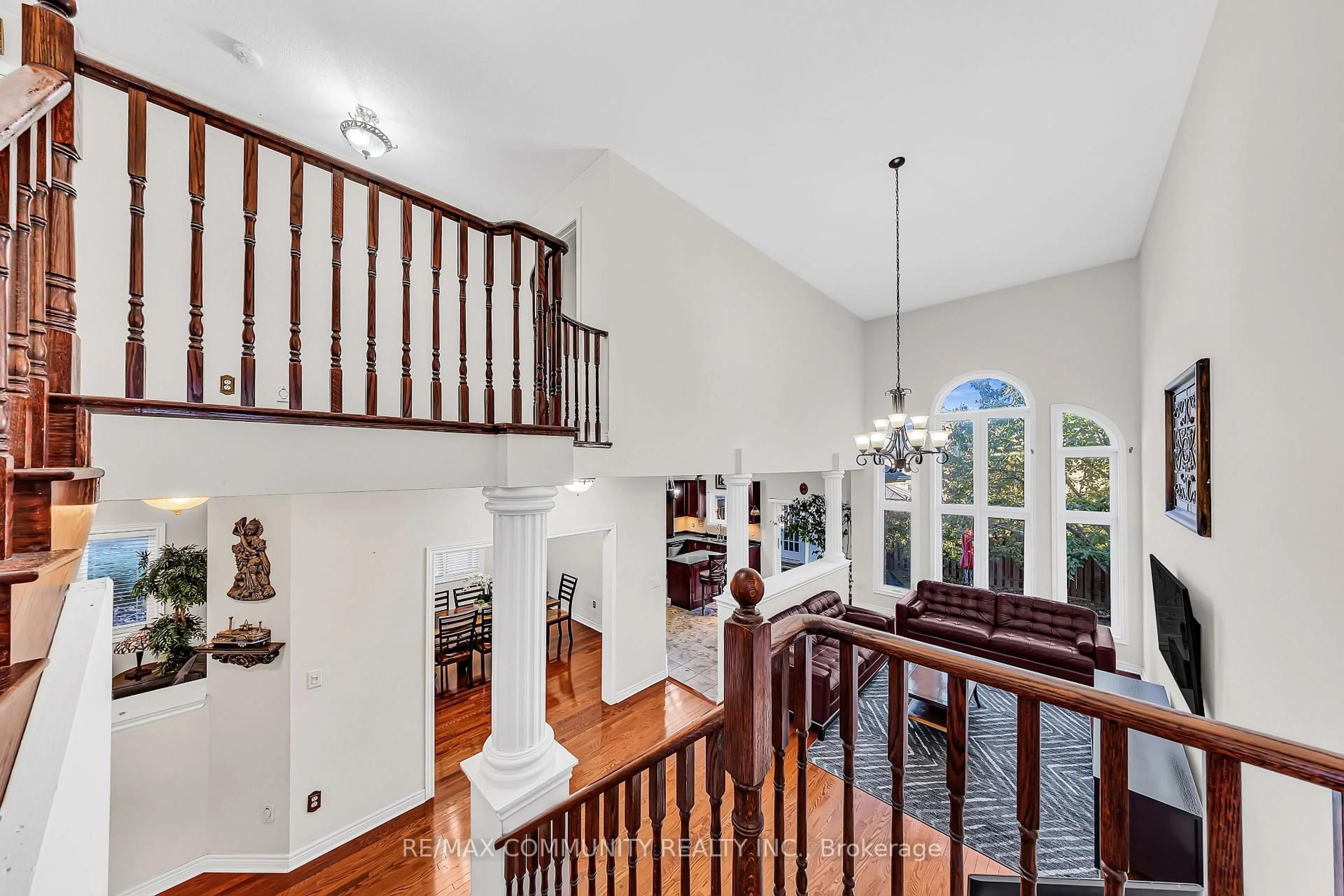 Indoor foyer for 37 Denim Dr, Brampton Ontario L6P 2R3