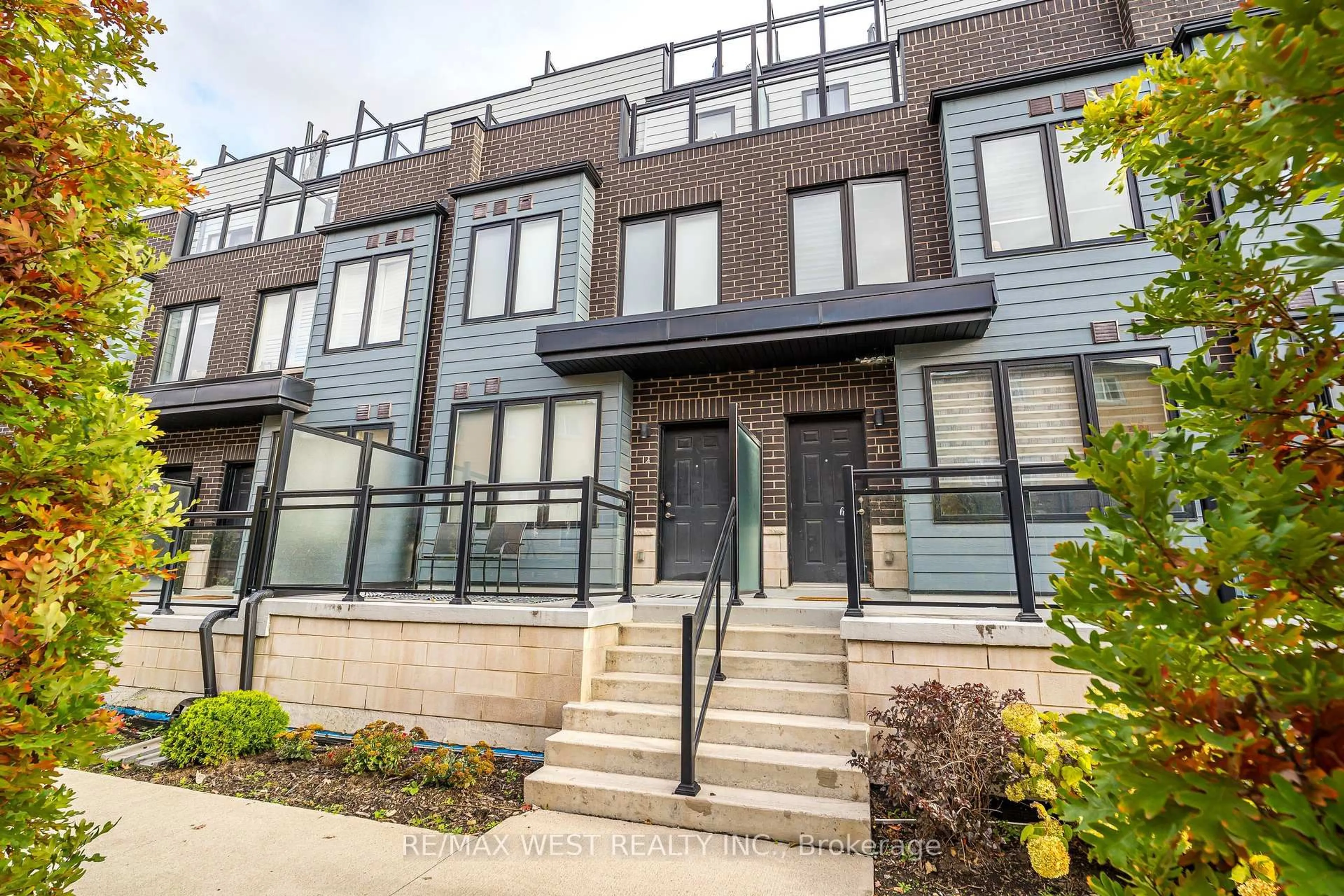 Home with brick exterior material, street for 2285 Mcnab Lane #12, Mississauga Ontario L5J 0B3