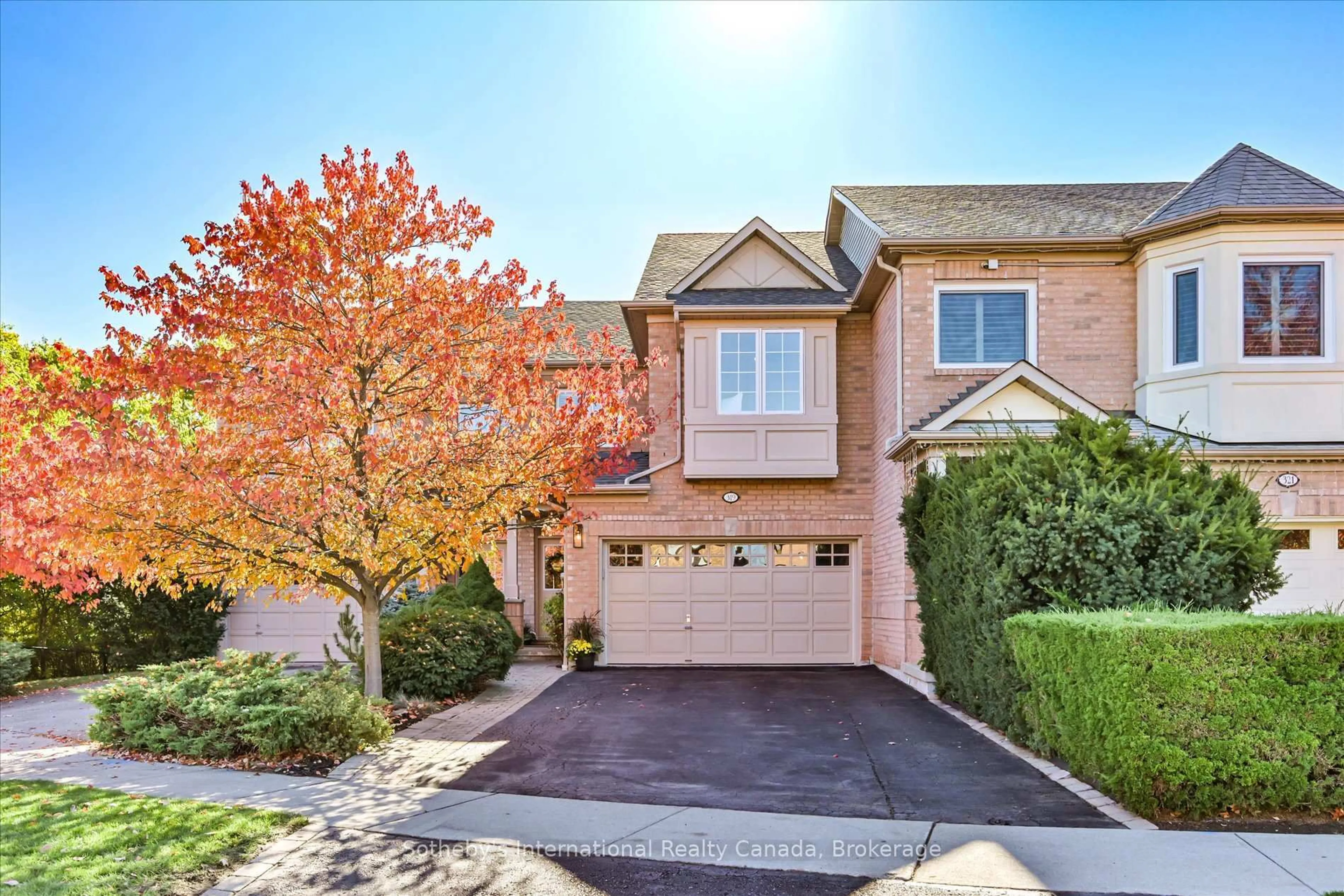 Home with brick exterior material, street for 319 Ravineview Way, Oakville Ontario L6H 6S6
